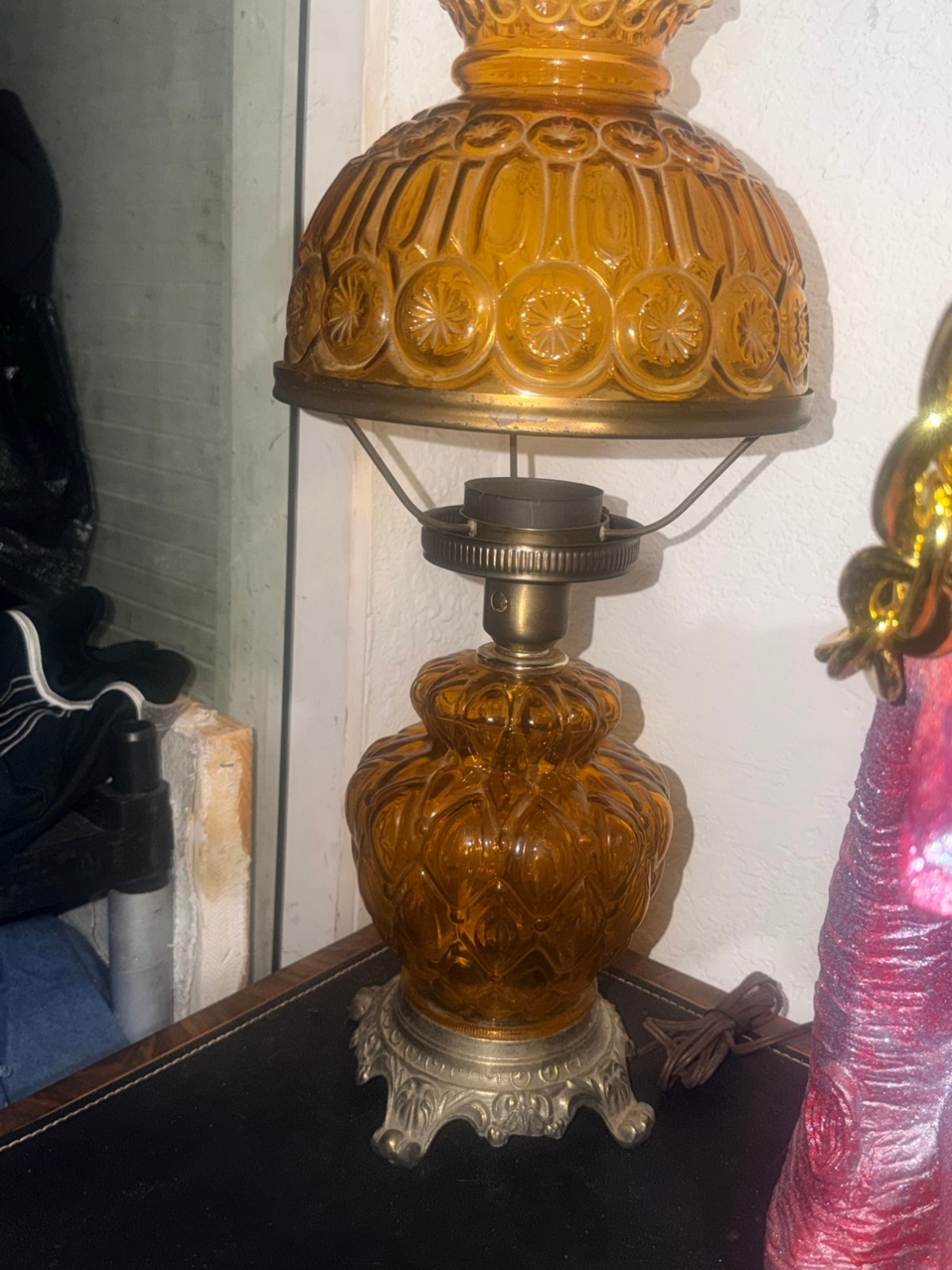 Vintage 1970s LE Smith Style Amber Glass Moon & Stars Table Lamp Vintage 1970s LE Smith Style Amber Glass Moon & Stars Table Lamp