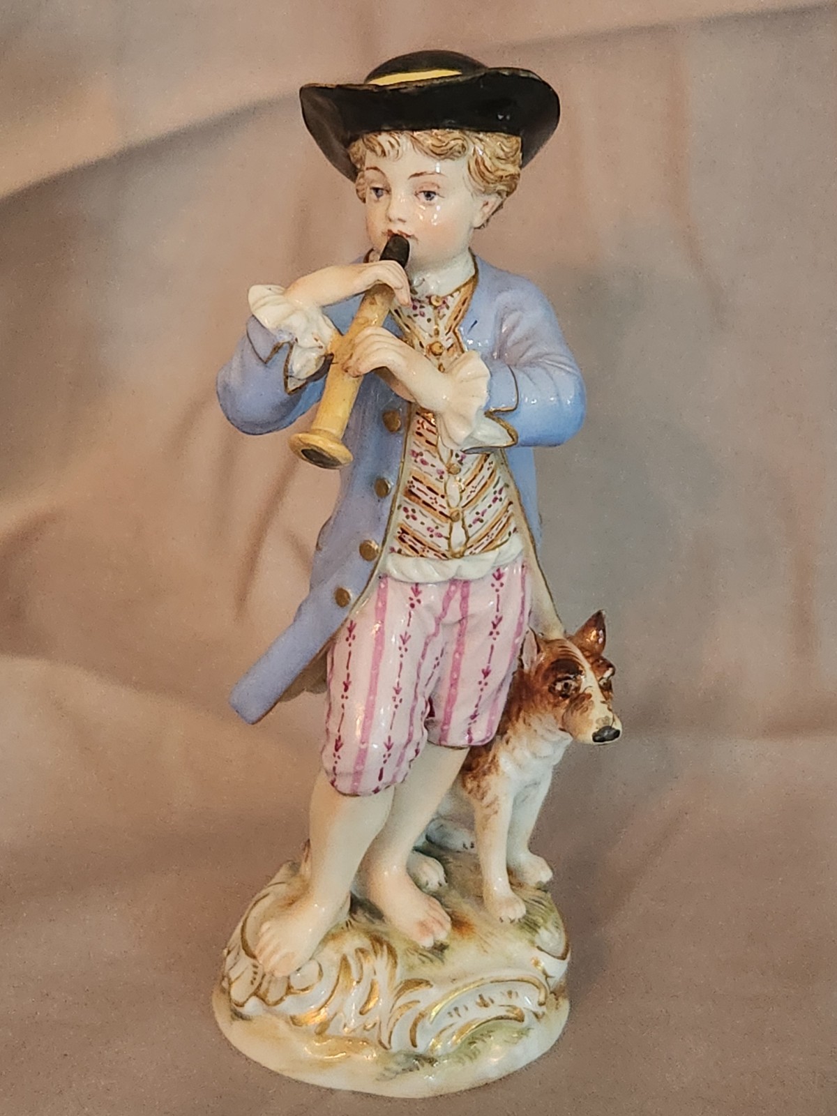 MEISSEN 18th or 19th C with dog and boy playing the flute 5 MEISSEN 18th or 19th C with dog and boy playing the flute 5
