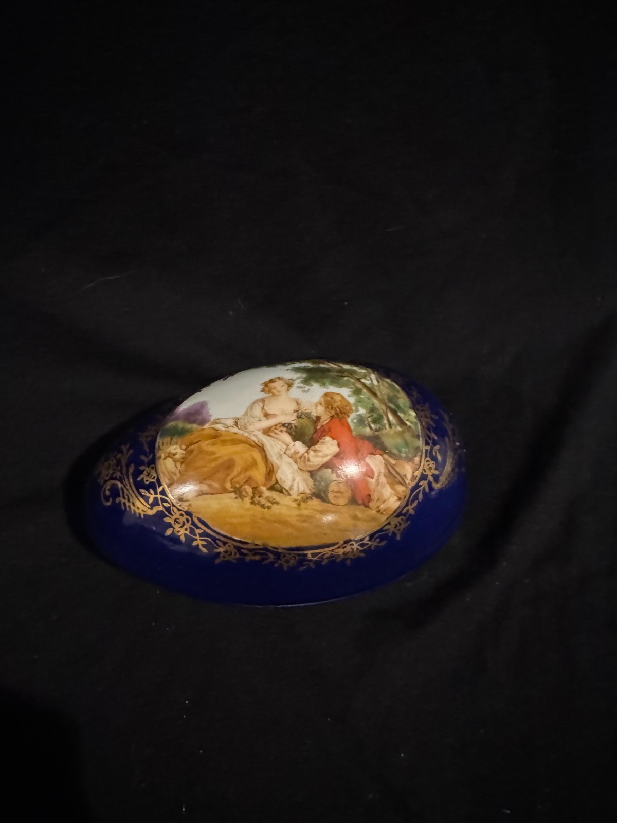 Vintage Cobalt Blue Porcelain Trinket Box Gold Filigree Romantic Pastoral Scene Vintage Cobalt Blue Porcelain Trinket Box Gold Filigree Romantic Pastoral Scene