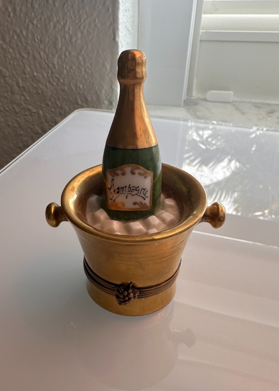Authentic Limoge box - France Hand Painted New ********** Authentic Limoge box - France Hand Painted New **********