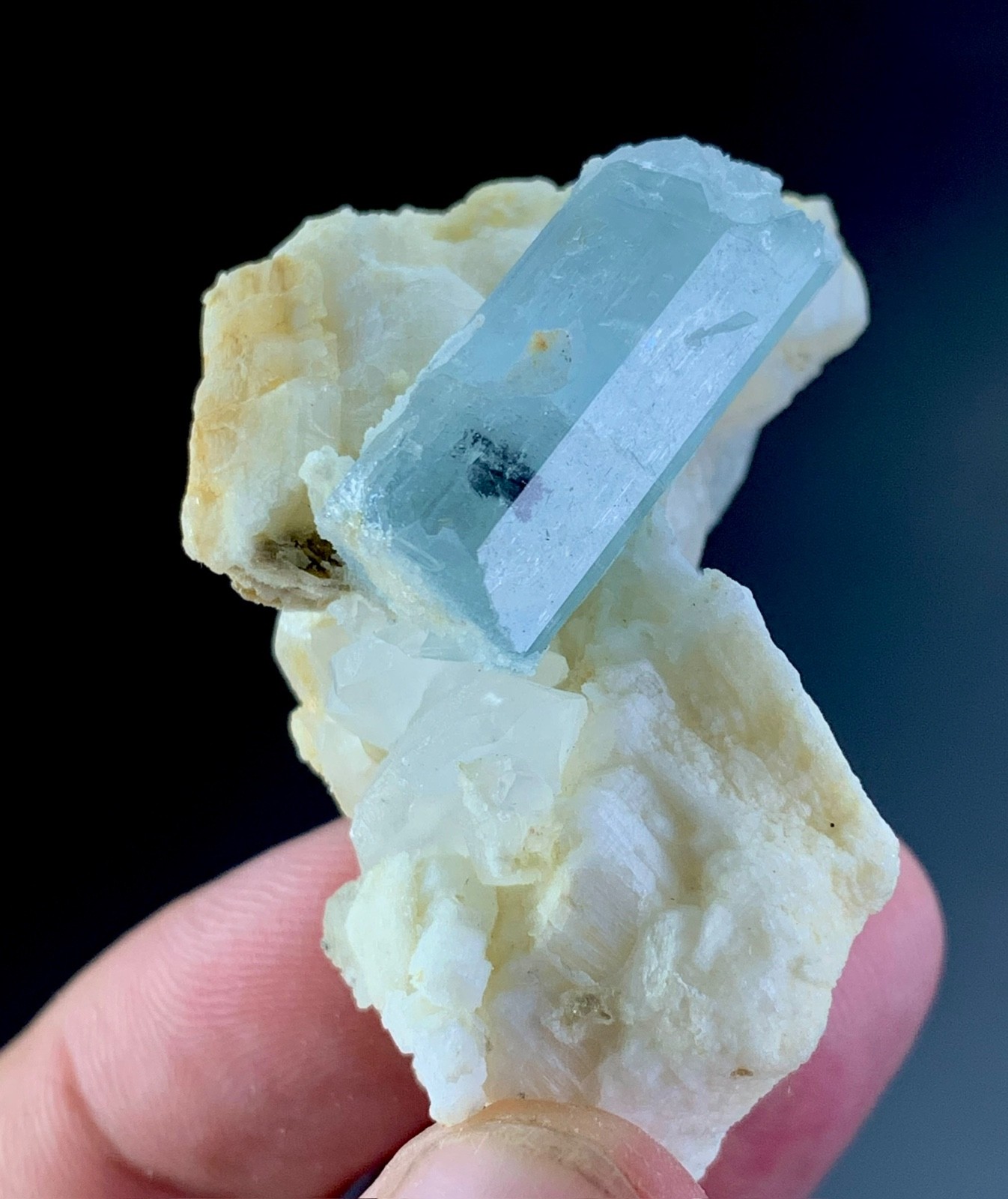 Aquamarine Crystal Specimen From Pakistan 185 Carat Aquamarine Crystal Specimen From Pakistan 185 Carat