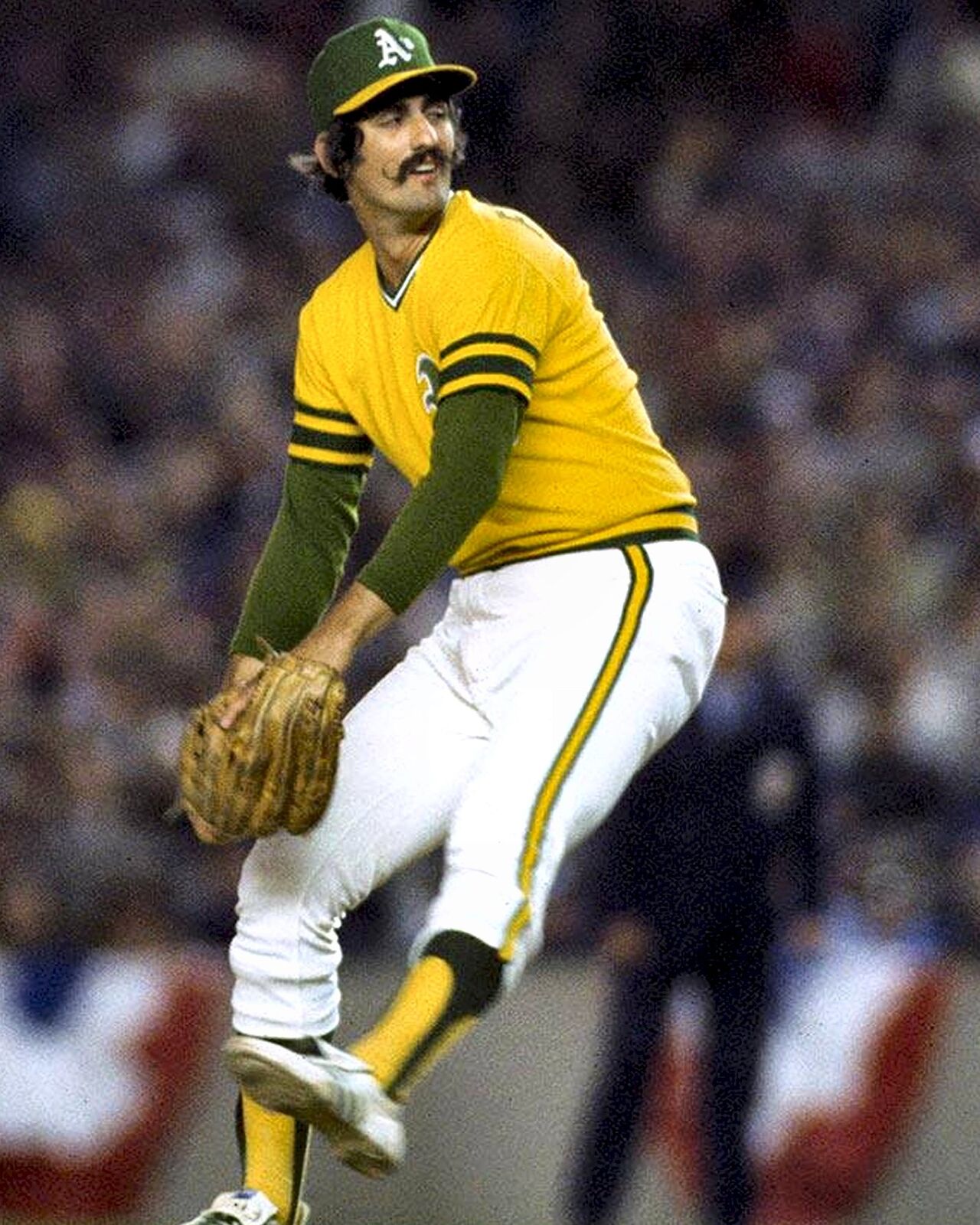 ROLLIE FINGERS Oakland A's ACTION PHOTO (183-F )