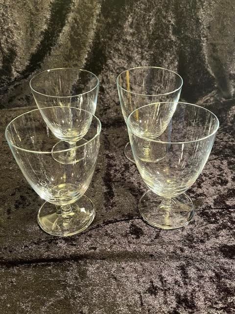 Set of 4 Vintage Schott Zwiesel Water Goblets Each Marked (5in by 3.5in) Set of 4 Vintage Schott Zwiesel Water Goblets Each Marked (5in by 3.5in)