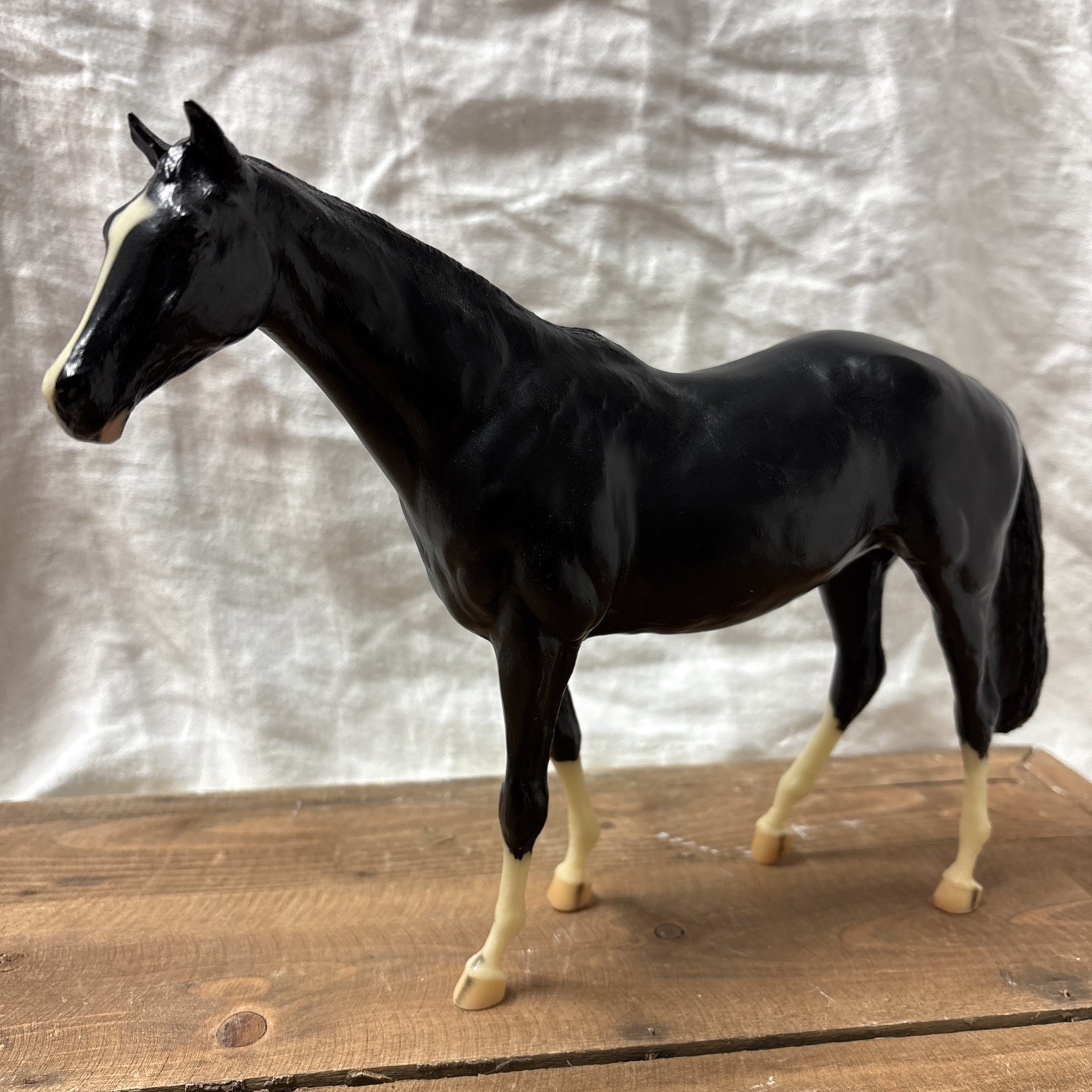 VTG Breyer Horse #1126 Richard Shrake's Miss Resistance Free Thoroughbred Filly VTG Breyer Horse #1126 Richard Shrake's Miss Resistance Free Thoroughbred Filly