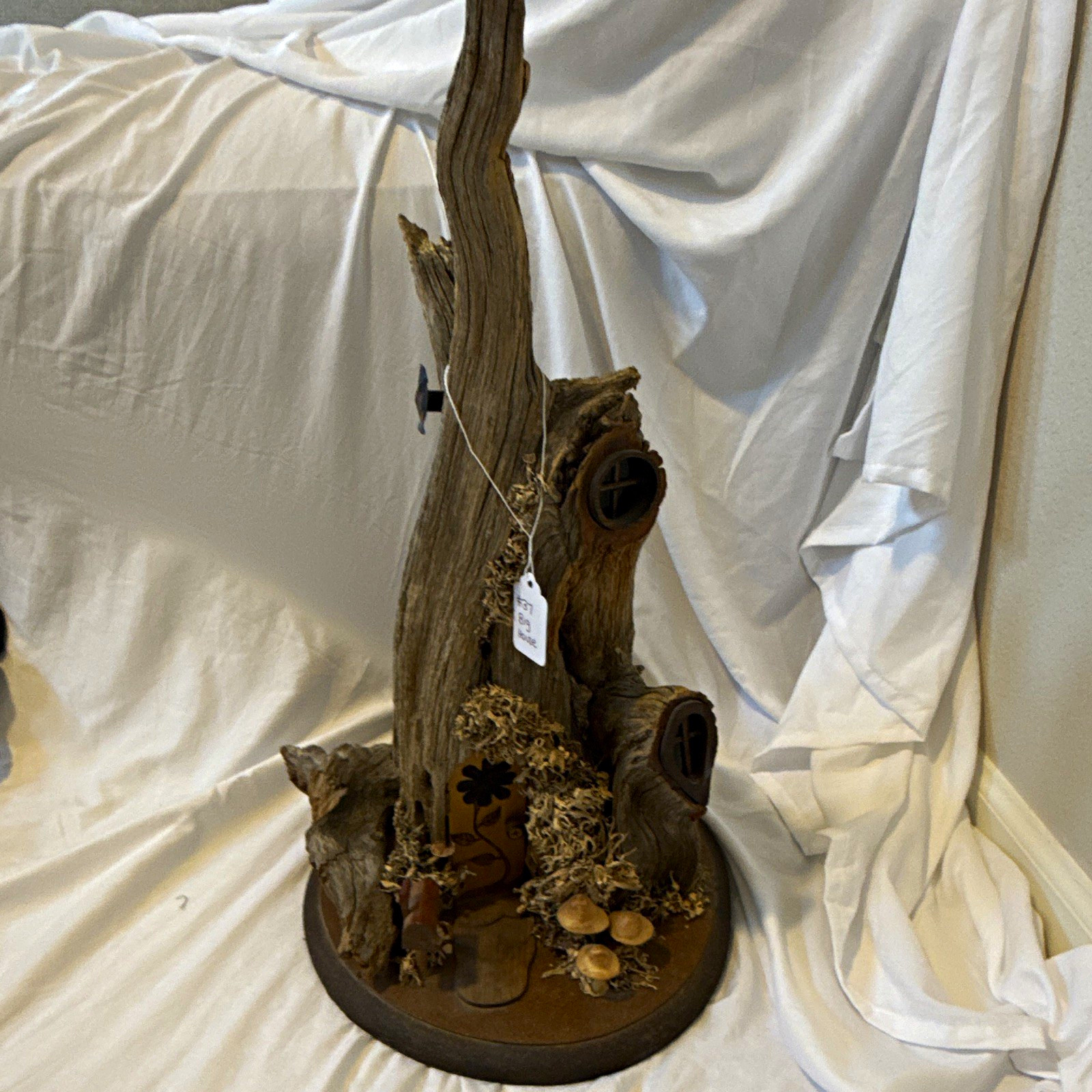 Wood simpich cottage Figurine w/ Mushrooms, 3D Effect, Brown/Tan