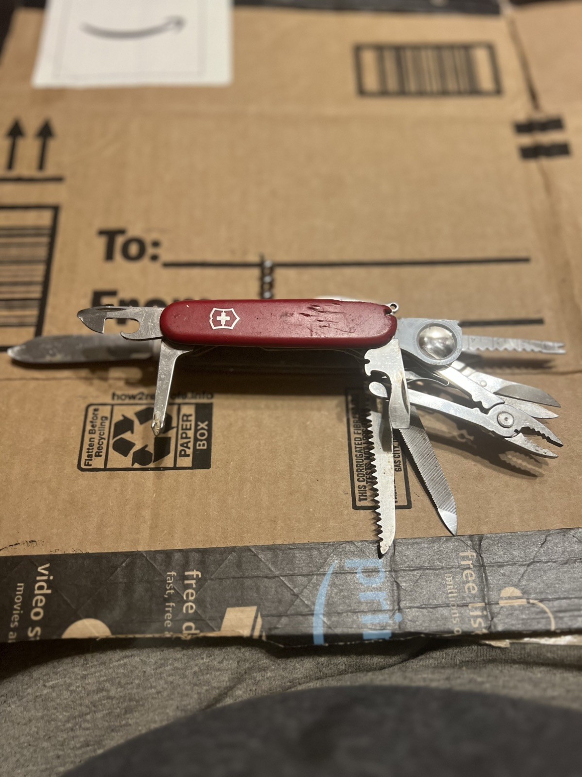 Victorinox Swiss Army knife- 21 function utility knife Victorinox Swiss Army knife- 21 function utility knife