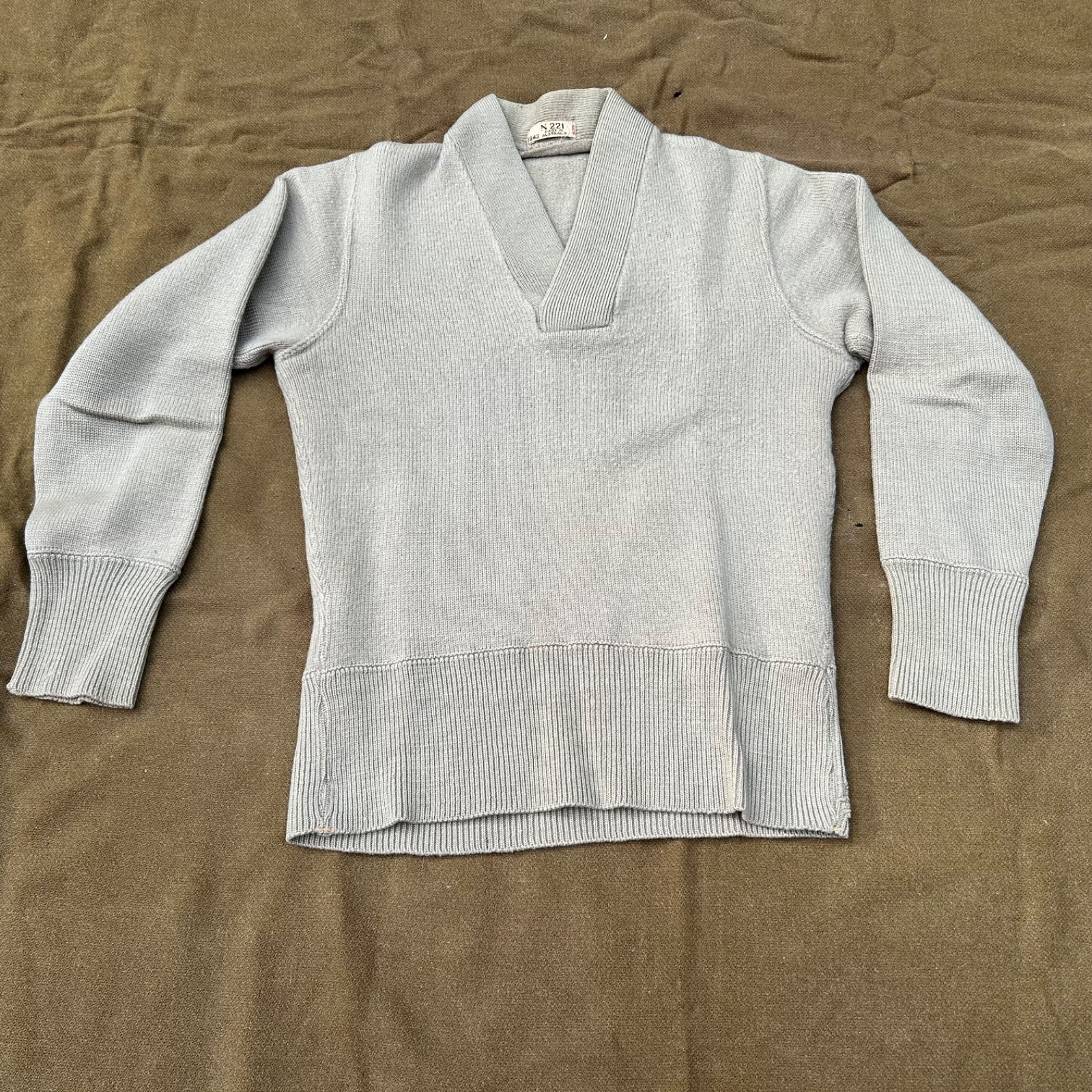 Nice Original WW2 1943 Australian Made GI Wool Sweater Size 38 Nice Original WW2 1943 Australian Made GI Wool Sweater Size 38