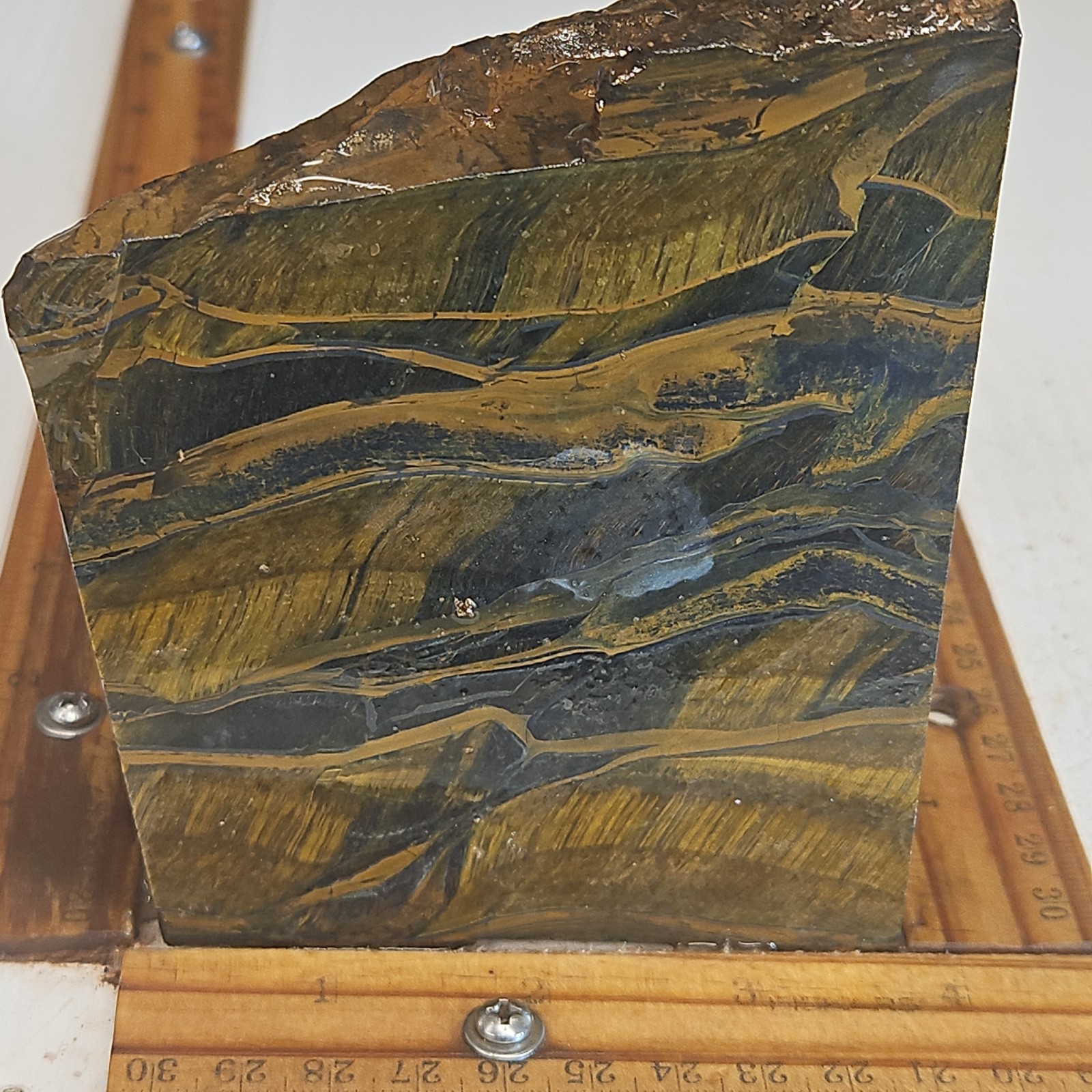 Blue and gold tiger eye rough, beautiful pattern, chatoyance. 3LBS 9.2OZ. Blue and gold tiger eye rough, beautiful pattern, chatoyance. 3LBS 9.2OZ.