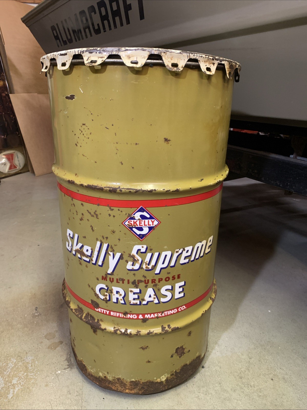 Vintage 1960’s Skelly Supreme Multi Purpose Grease 120lb Empty Metal Oil Can Vintage 1960’s Skelly Supreme Multi Purpose Grease 120lb Empty Metal Oil Can