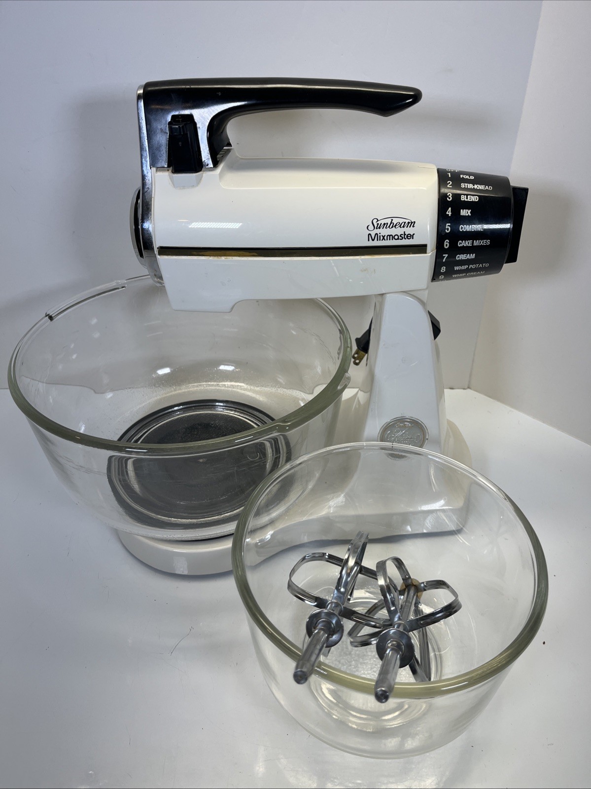Vtg Sunbeam Mixmaster Stand Mixer 12 Speed American Classic Bowls Attachments Vtg Sunbeam Mixmaster Stand Mixer 12 Speed American Classic Bowls Attachments