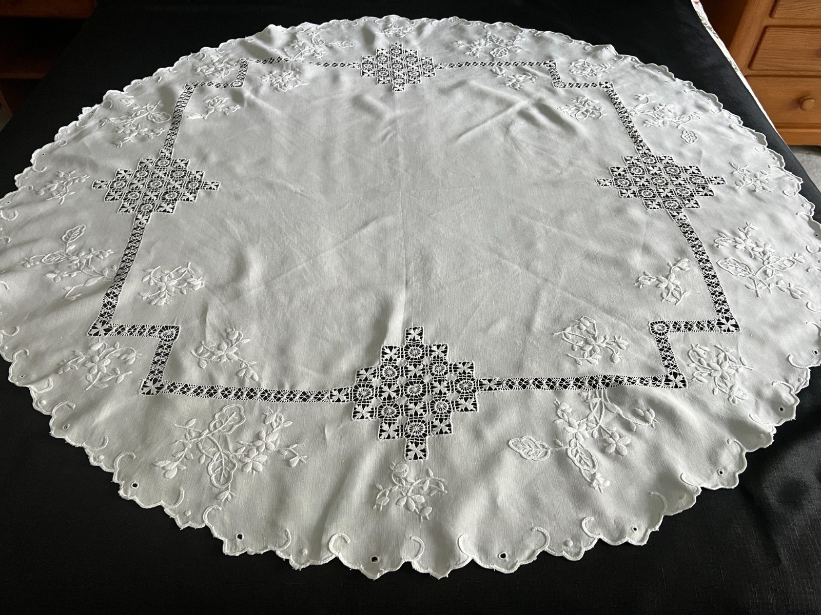 Antique Round Linen Embroidered with Drawn Work Tablecloth - 50\ Antique Round Linen Embroidered with Drawn Work Tablecloth - 50\