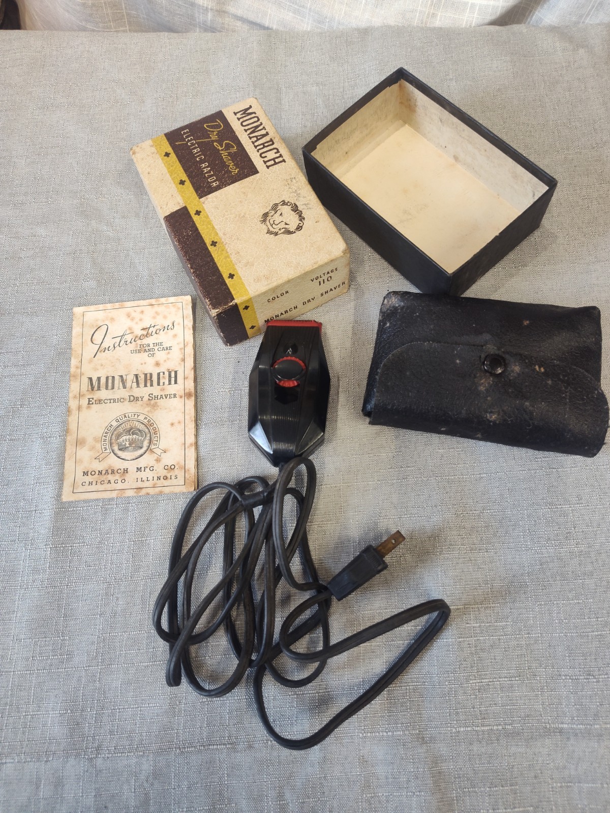 Vtg Monarch Dry Shaver Electric Razor Still Works Vtg Monarch Dry Shaver Electric Razor Still Works