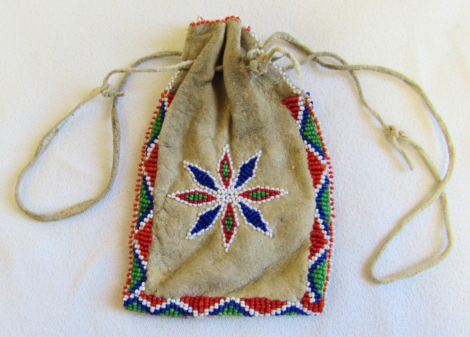 Vintage Lakota Sioux Indian Star Design Beads Beaded Beadwork Leather Bag Pouch Vintage Lakota Sioux Indian Star Design Beads Beaded Beadwork Leather Bag Pouch