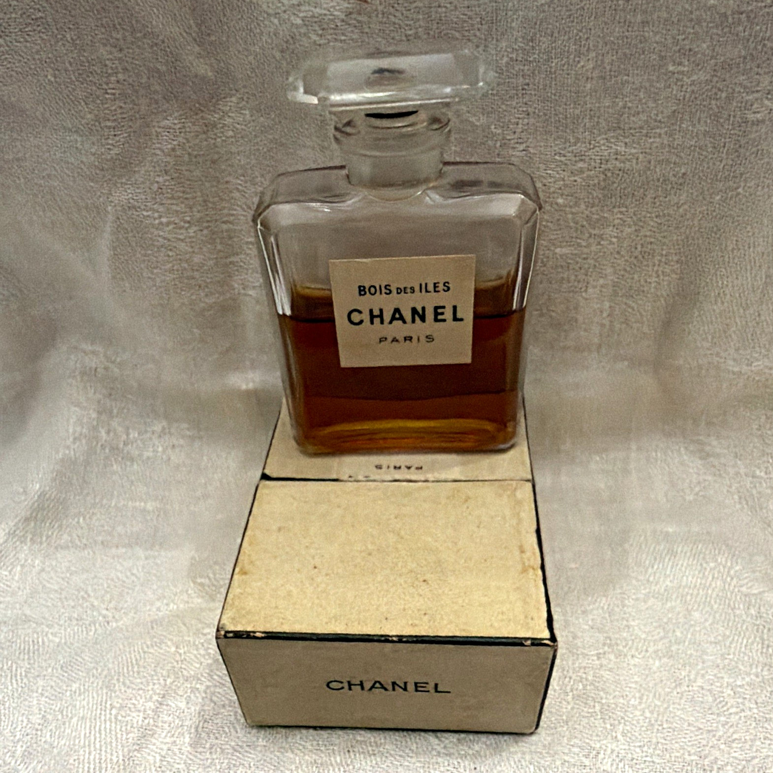 Vintage Chanel 'Bois des Îles' Extrait de Parfum in original box Vintage Chanel 'Bois des Îles' Extrait de Parfum in original box