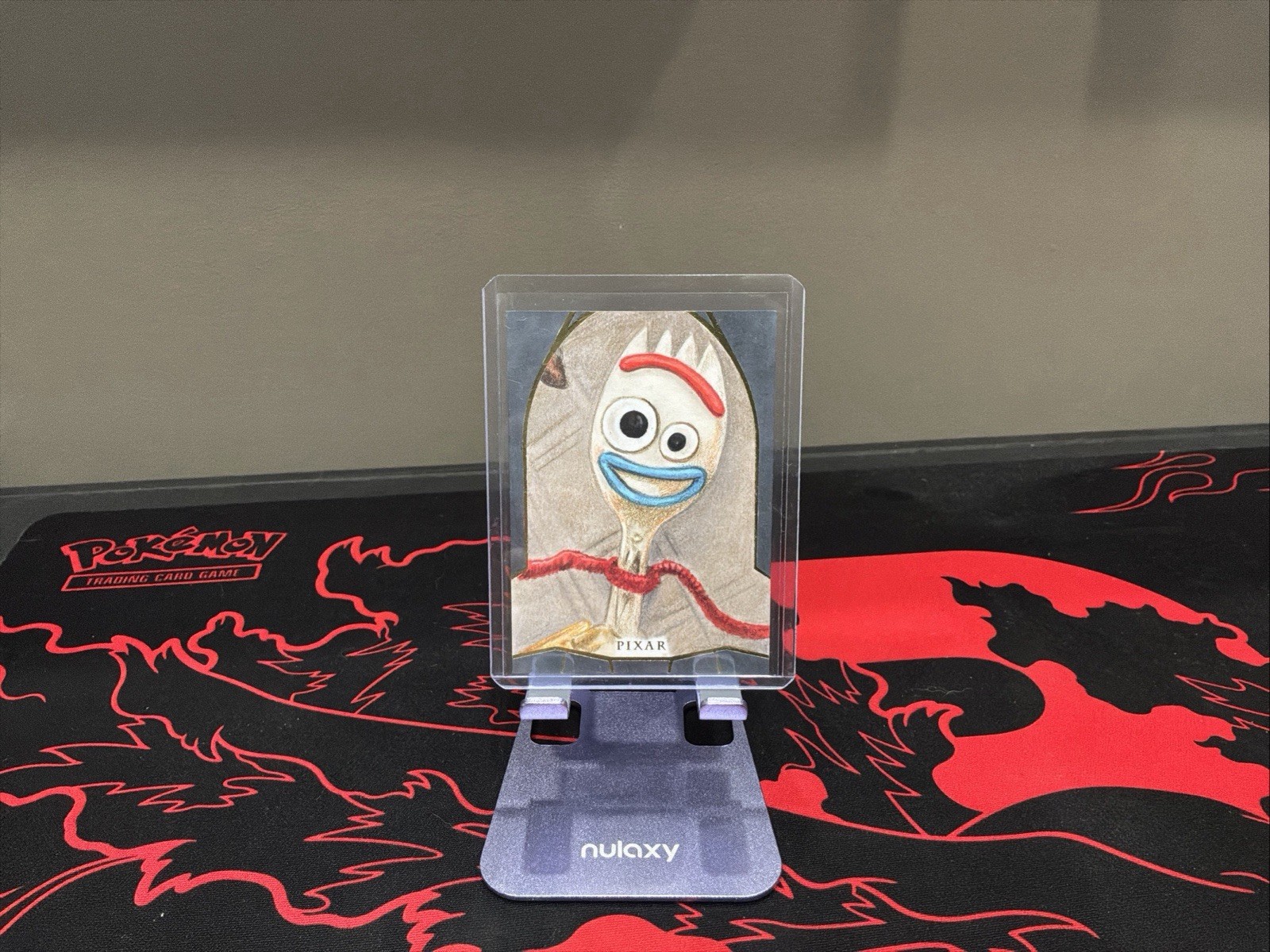 2025 Topps Toy Story 30 Years Lindsey Greyling Forky Sketch 1/1 Gold Foil 2025 Topps Toy Story 30 Years Lindsey Greyling Forky Sketch 1/1 Gold Foil