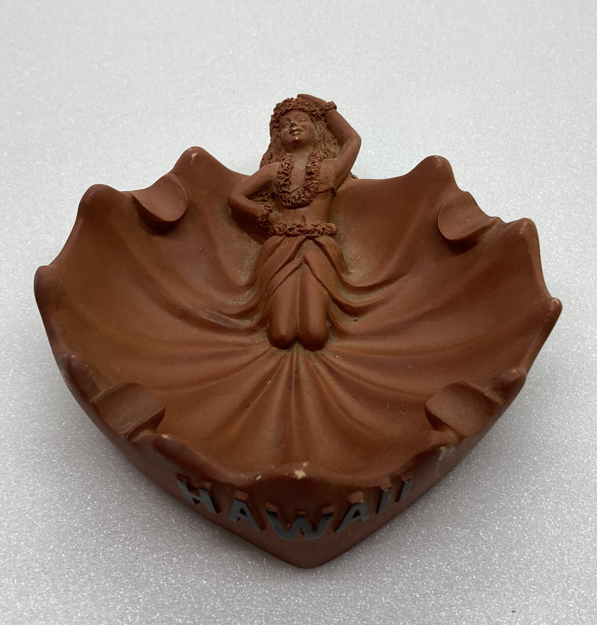 Rare 1998 KC Hawaii Hula Girl Ashtray Seashell Design Pottery Clay Kaneohe 17 Rare 1998 KC Hawaii Hula Girl Ashtray Seashell Design Pottery Clay Kaneohe 17