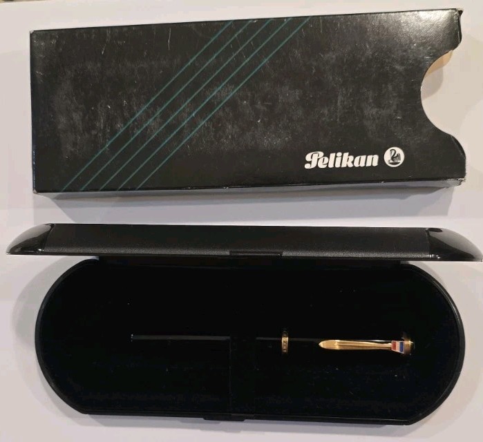 Pelikan R400 Rollerball Pen Black GT W Germany Excellent in Box W/booklet Pelikan R400 Rollerball Pen Black GT W Germany Excellent in Box W/booklet