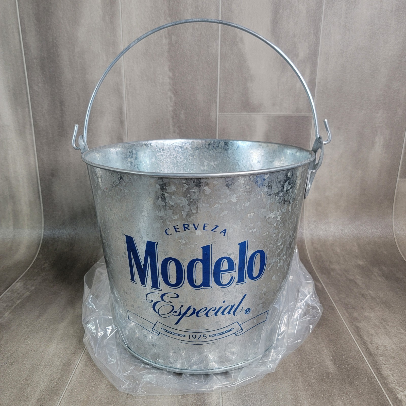 Modelo Especial Galvanized Steel Beer Bucket W/ Opener & Handle Man Cave Bar Modelo Especial Galvanized Steel Beer Bucket W/ Opener & Handle Man Cave Bar