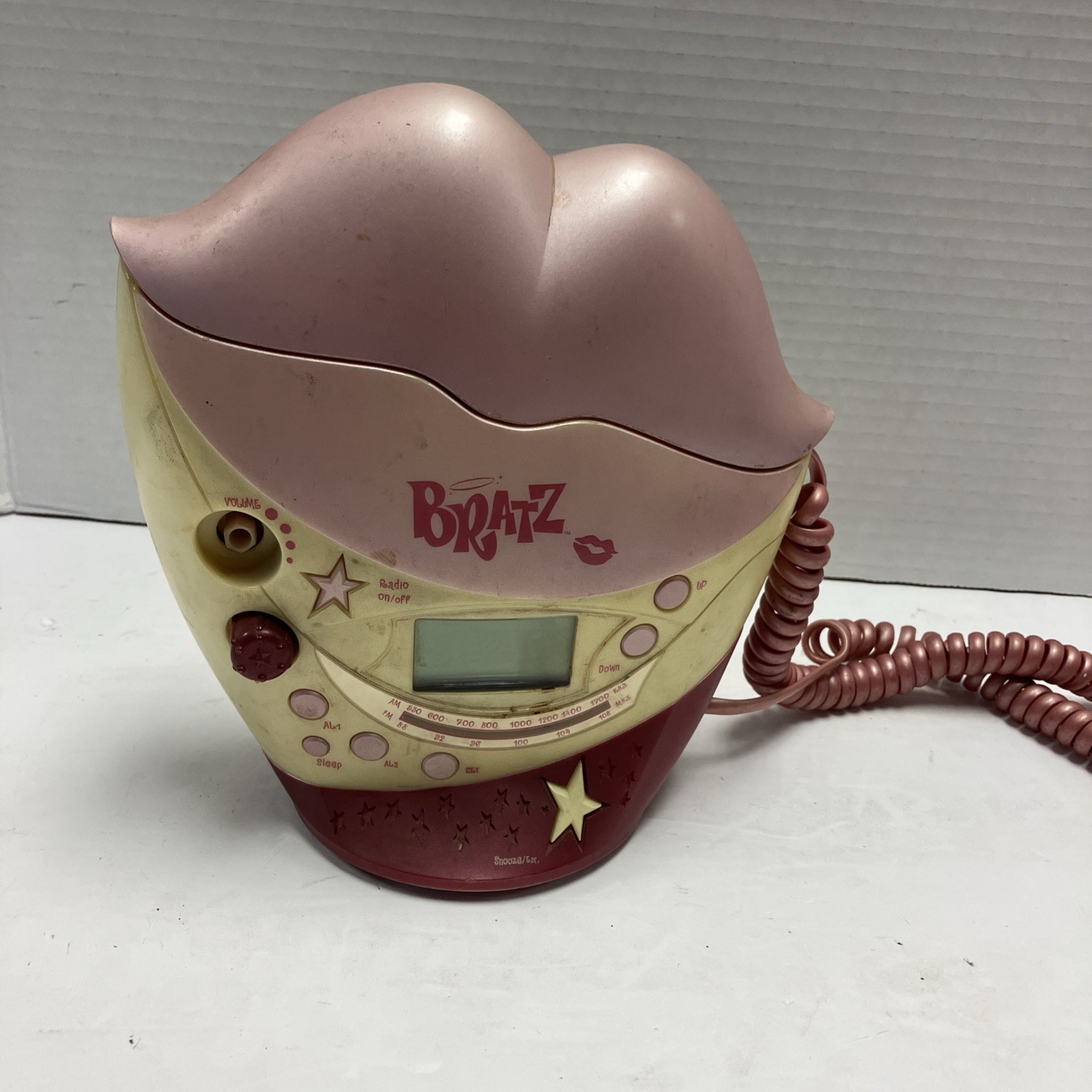Bratz Kickin Cool Clock Radio & Phone Lips Works No Power Cord Pink MGA 2005 Bratz Kickin Cool Clock Radio & Phone Lips Works No Power Cord Pink MGA 2005