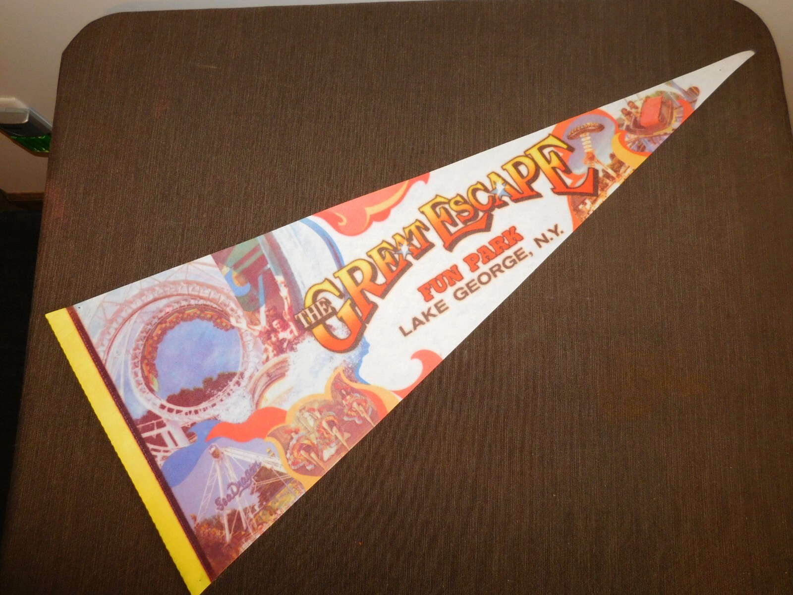 VINTAGE SOUVENIR PENNANT 29 1/2 VINTAGE SOUVENIR PENNANT 29 1/2