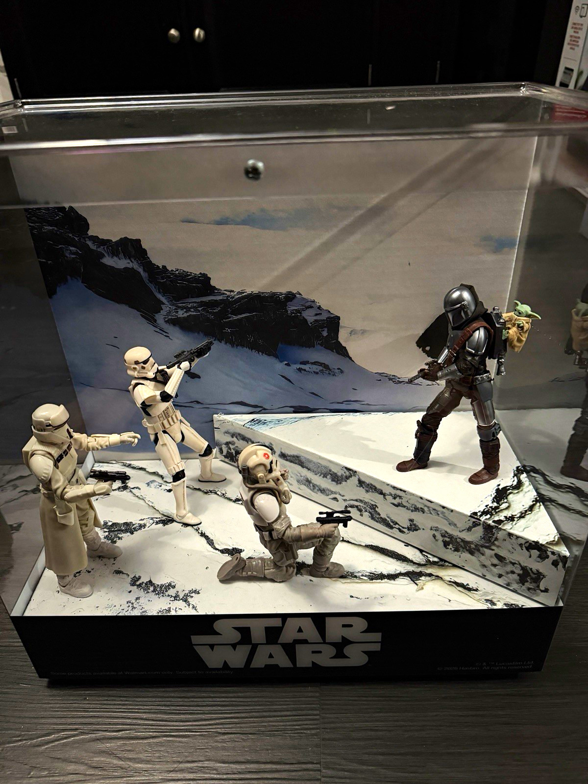 Hasbro Star Wars The Mandalorian 2026 Store Display Case diorama Hasbro Star Wars The Mandalorian 2026 Store Display Case diorama