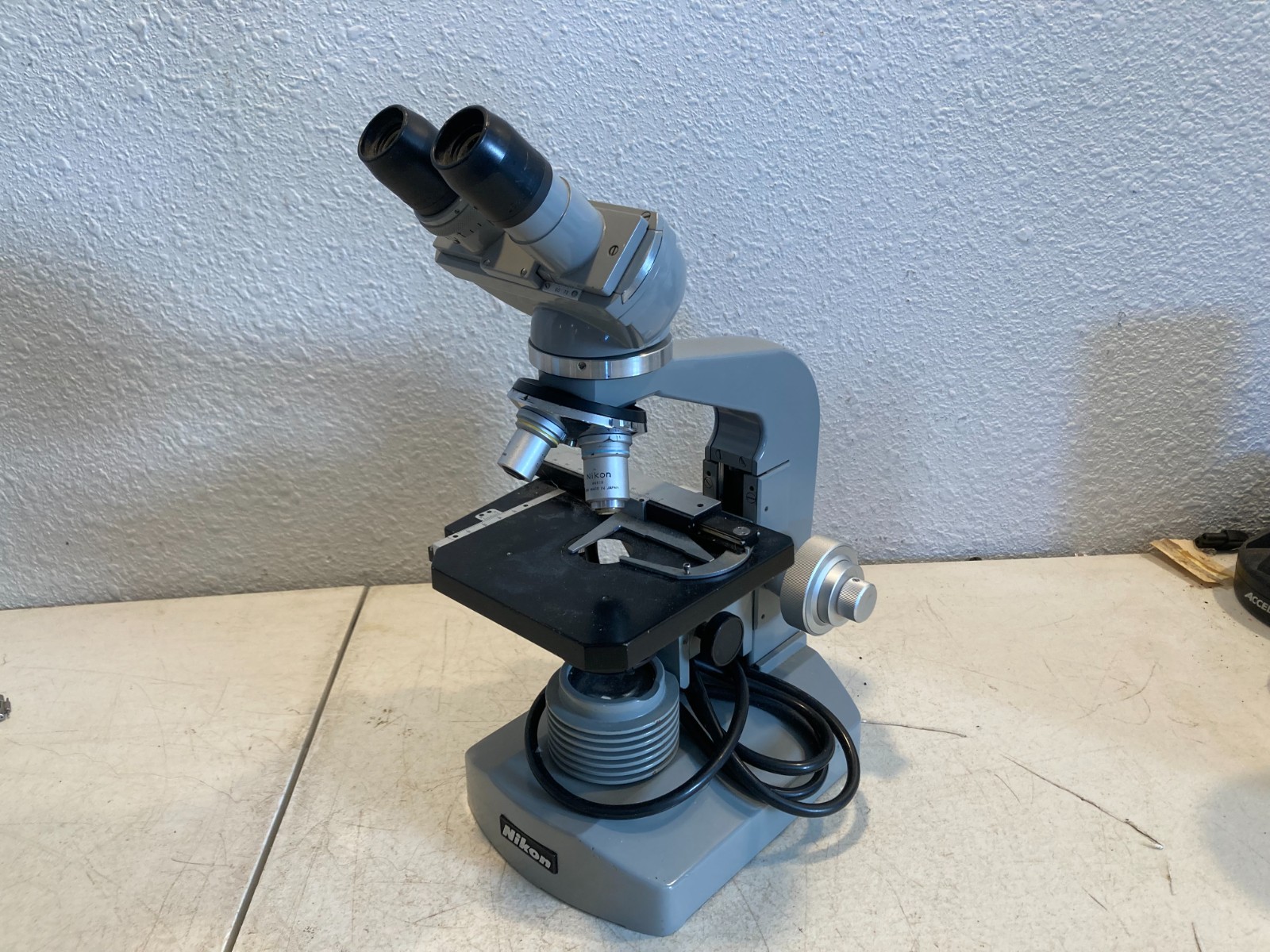 Vintage Nikon Binocular Laboratory Microscope Mechanical Stage Japan 4X 40X Ph Vintage Nikon Binocular Laboratory Microscope Mechanical Stage Japan 4X 40X Ph