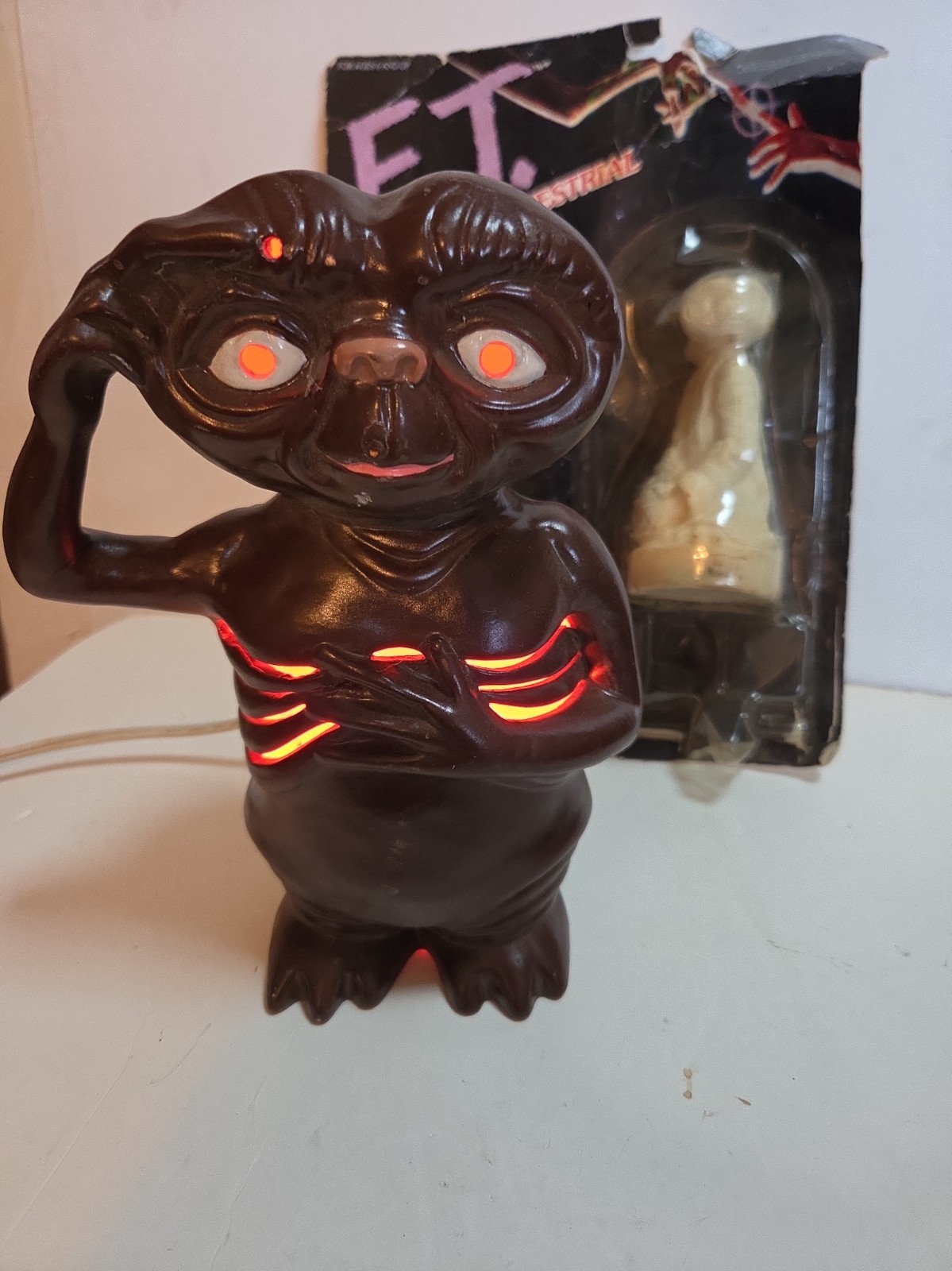 Vintage 1980s E.T. Night Light Lamp Hand Made Ceramic. With Paintable Figure Vintage 1980s E.T. Night Light Lamp Hand Made Ceramic. With Paintable Figure