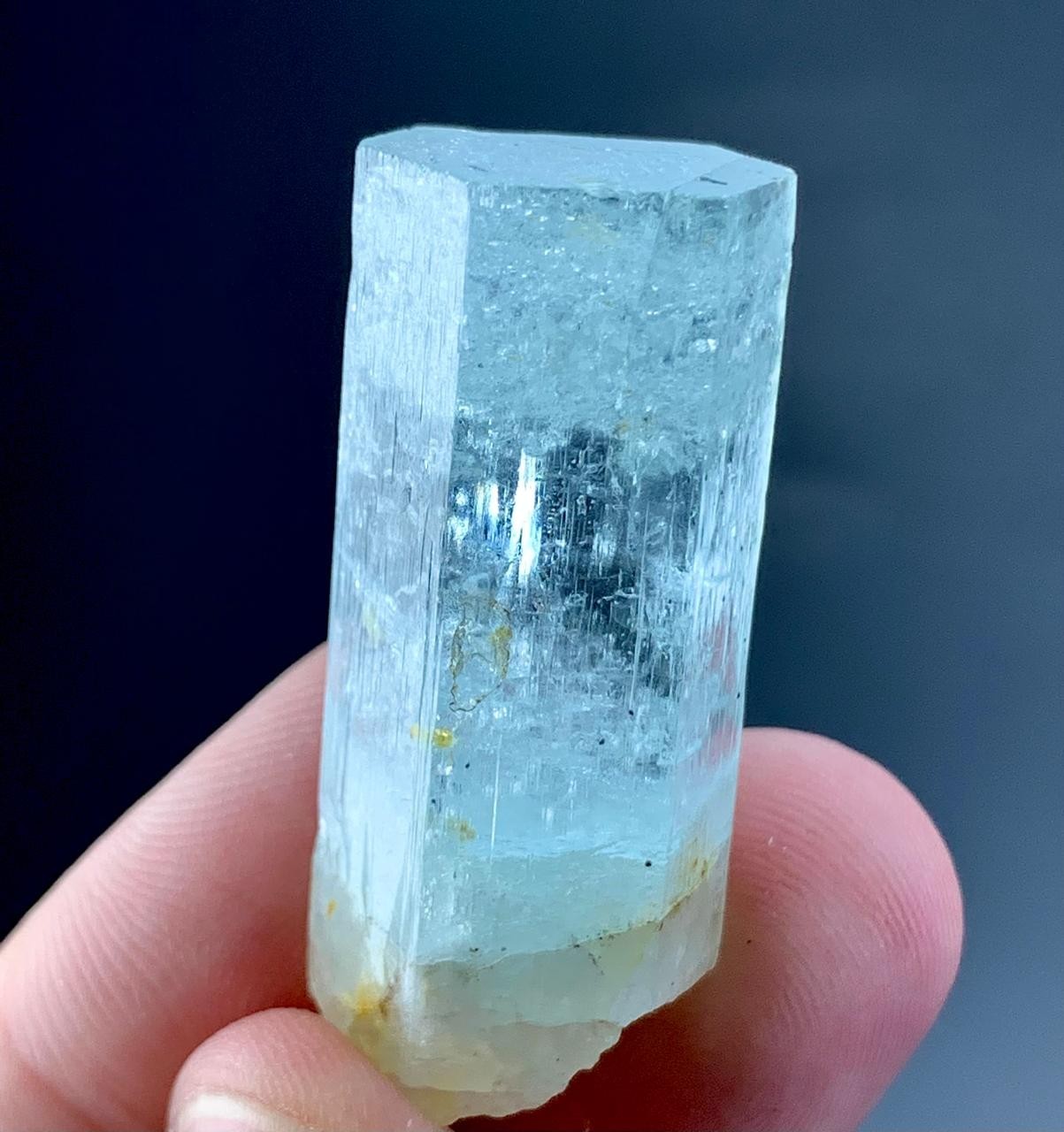 73 Carat Aquamarine Crystal from Skardu Pakistan 73 Carat Aquamarine Crystal from Skardu Pakistan