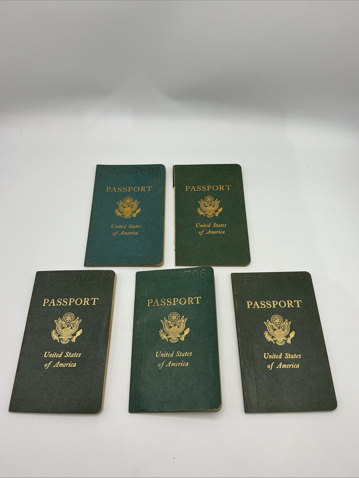 VTG 1960s-1970s United States Lot Of 5 Expired Passports (90) VTG 1960s-1970s United States Lot Of 5 Expired Passports (90)