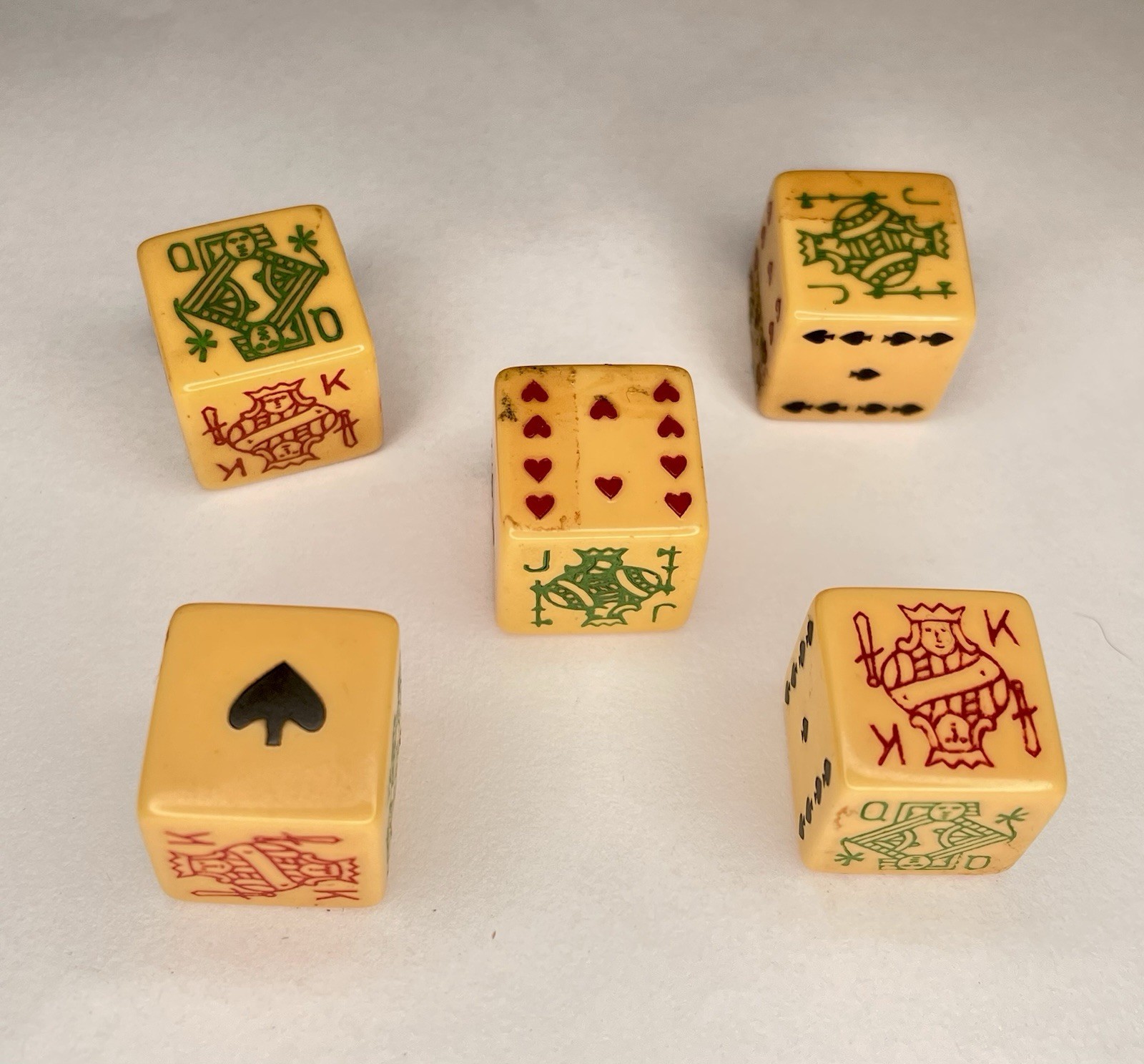 Vintage Butterscotch Bakelite Poker Dice 5 Cube Lot Vintage Butterscotch Bakelite Poker Dice 5 Cube Lot