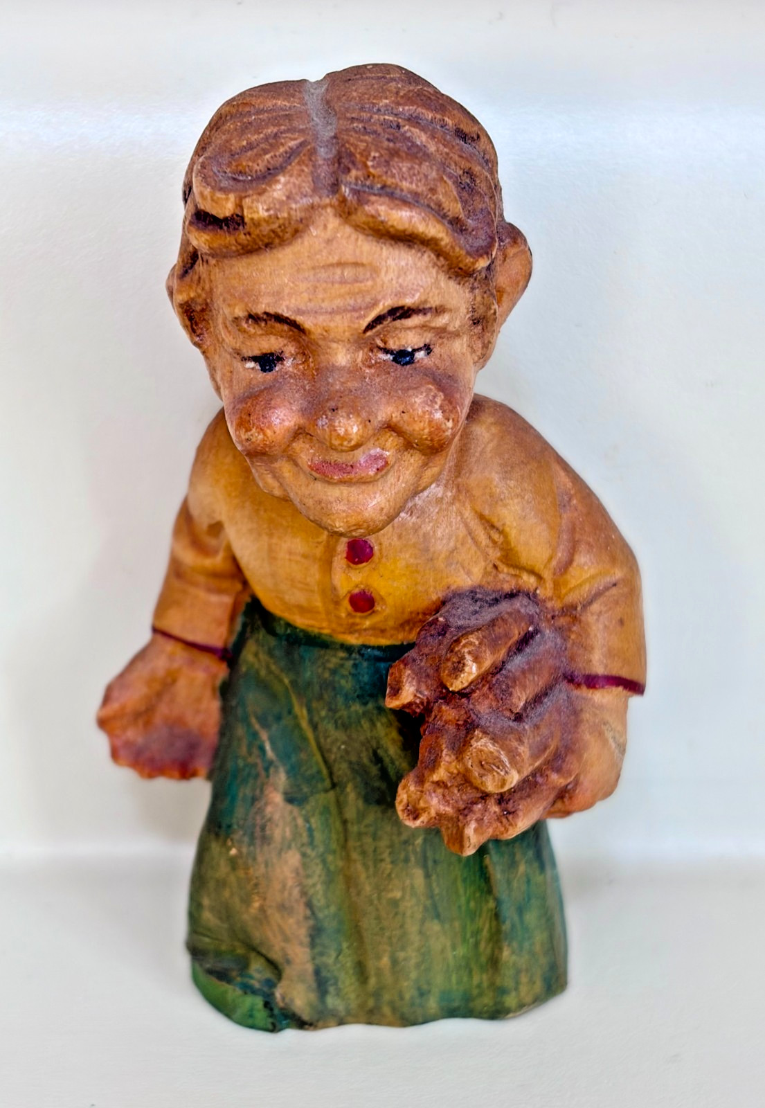 VINTAGE ANRI CARVED WOOD FIGURINE PEASANT WOMAN VINTAGE ANRI CARVED WOOD FIGURINE PEASANT WOMAN