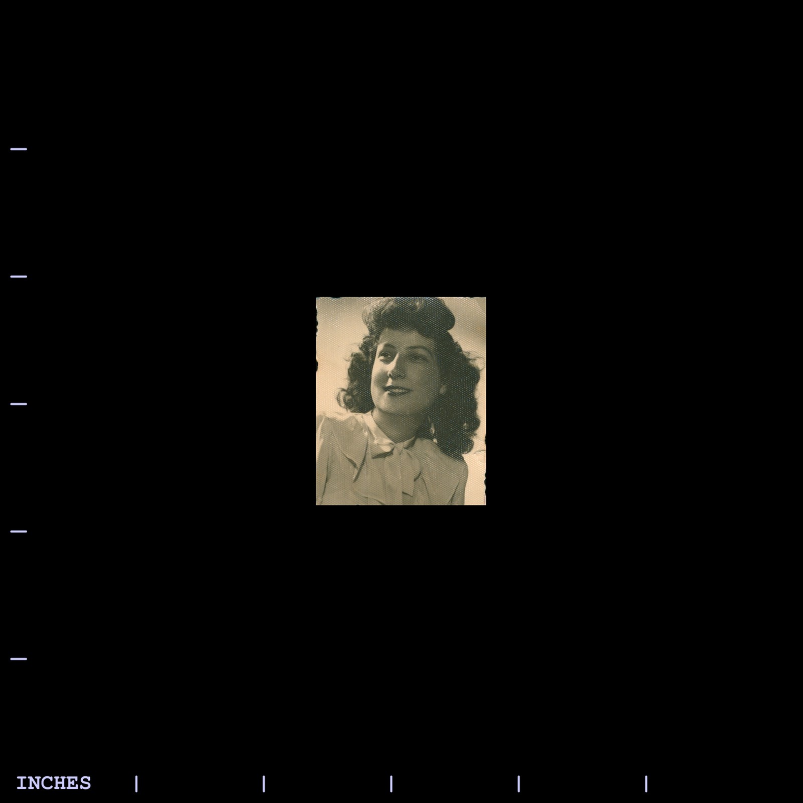 Old Vintage Photo PORTRAIT SOLO SMILING WOMAN SNAPSHOT PICTURE FOUND PHOTOGRAPH Old Vintage Photo PORTRAIT SOLO SMILING WOMAN SNAPSHOT PICTURE FOUND PHOTOGRAPH