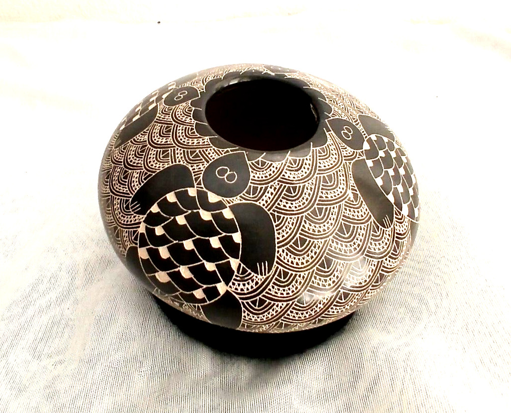 Signed Mata Otis Art Pottery Handmade Round Base Saucer Shaped Sea Turtles Vase