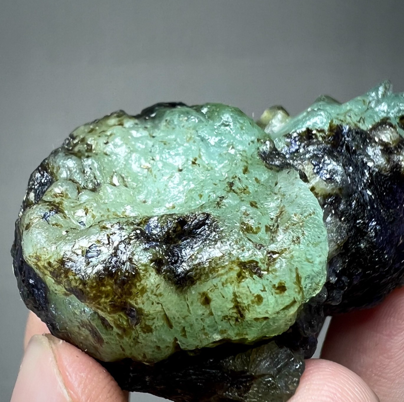 351CT, Beryl Var Huge Natural Emerald Crystal Specimen from Chitral PAK 351CT, Beryl Var Huge Natural Emerald Crystal Specimen from Chitral PAK