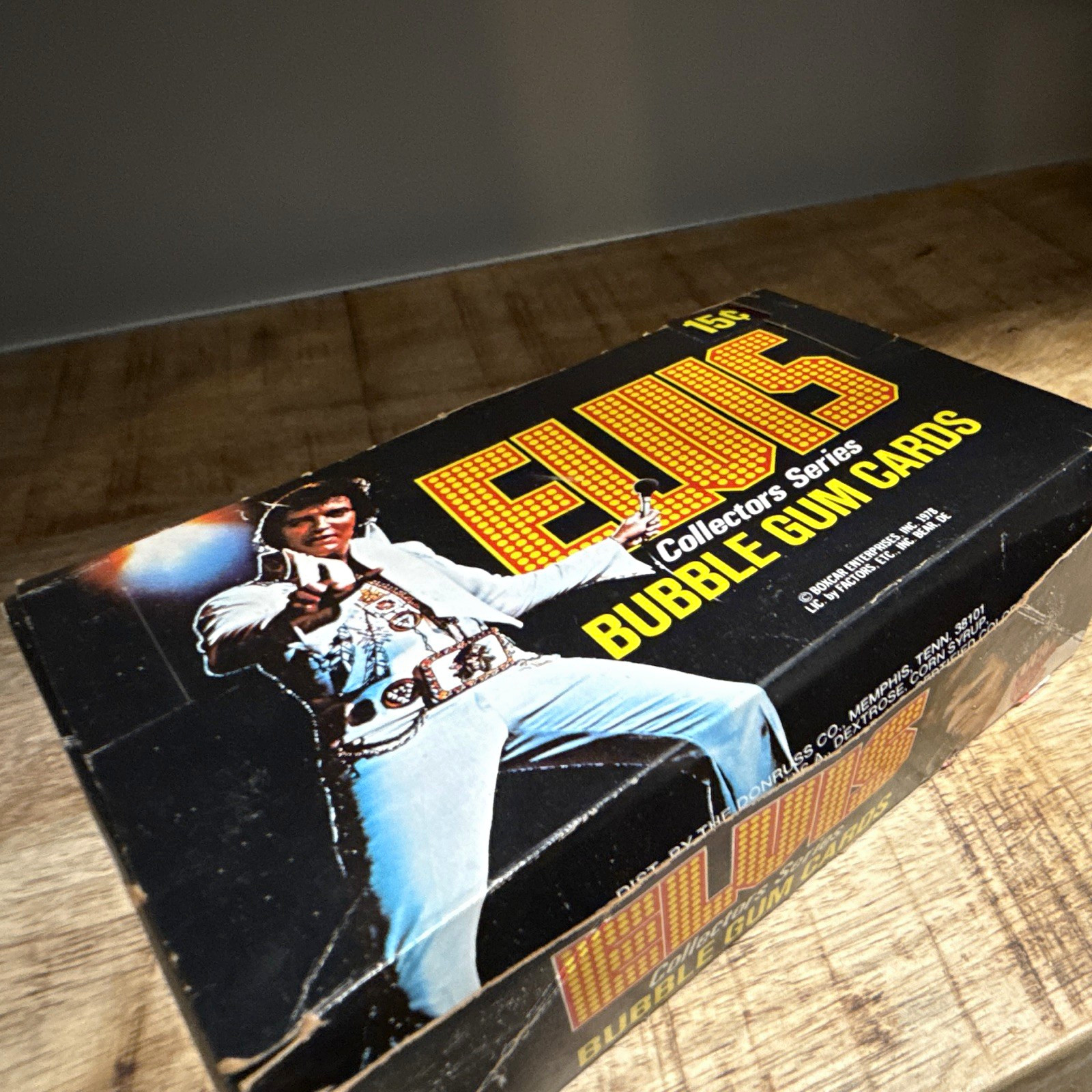 Donruss Elvis Presley Bubble Gum Cards Collector Series Sealed Box (1 Box) Donruss Elvis Presley Bubble Gum Cards Collector Series Sealed Box (1 Box)