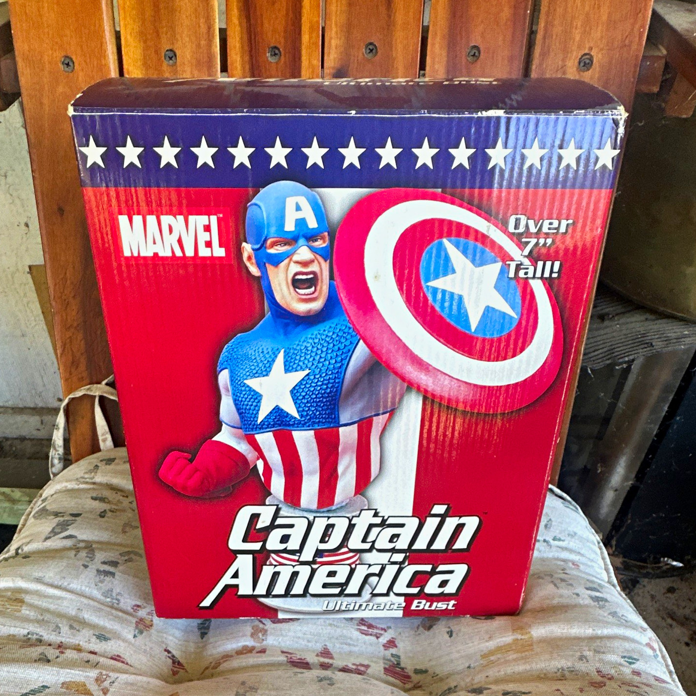 Diamond Select Toys Battle Ravaged Captain America Ultimate Bust 2003 #83 of 500 Diamond Select Toys Battle Ravaged Captain America Ultimate Bust 2003 #83 of 500