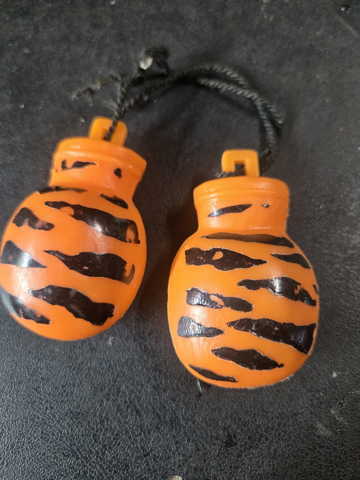 Esso Tiger Paws Boxing Gloves Vtg 60’s Exxon Rare Mirror Gas promo Esso Tiger Paws Boxing Gloves Vtg 60’s Exxon Rare Mirror Gas promo