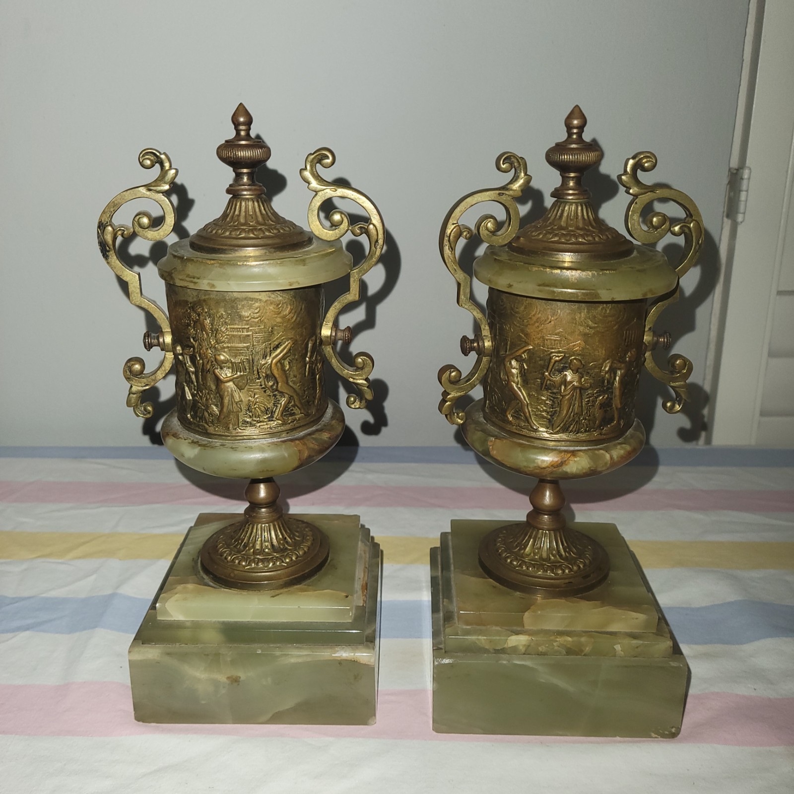 Rare Pair of Ornate Classical Bronze Urns with Green Onyx Stone Bases – FRANCE Rare Pair of Ornate Classical Bronze Urns with Green Onyx Stone Bases – FRANCE