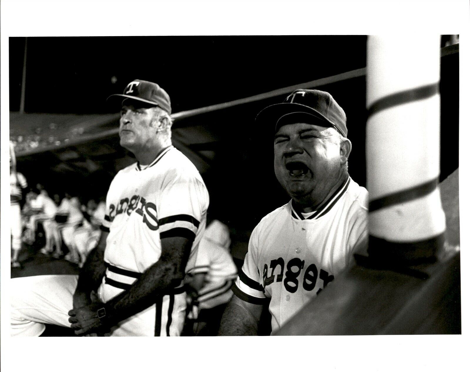 LG915 1981 Original Photo DON ZIMMER Texas Rangers Manager Team Dugout Baseball