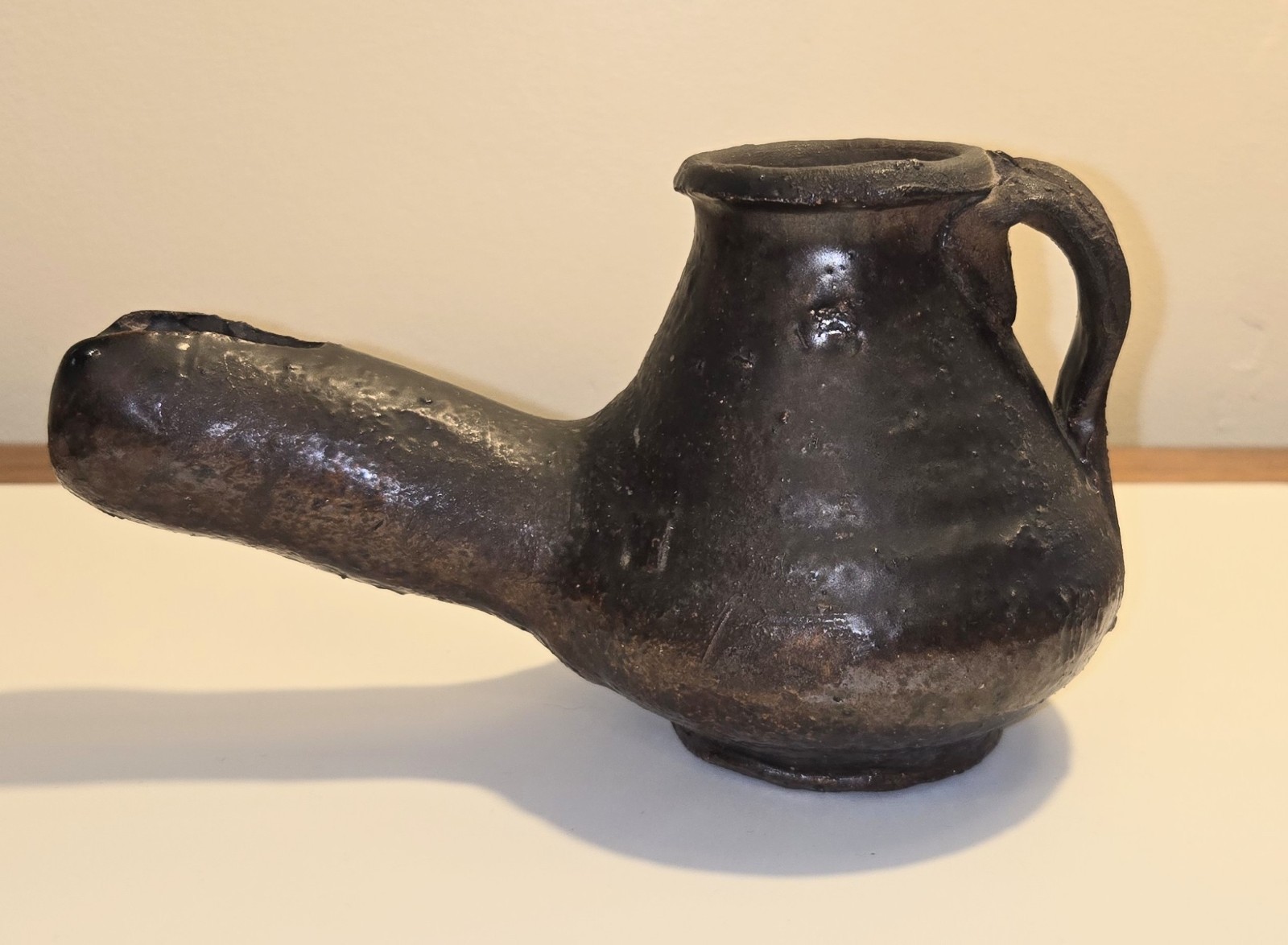 1800s REDWARE ONE-SPOUT OIL LAMP W/HANDLE. ANTIQUE AMERICANA 1800s REDWARE ONE-SPOUT OIL LAMP W/HANDLE. ANTIQUE AMERICANA