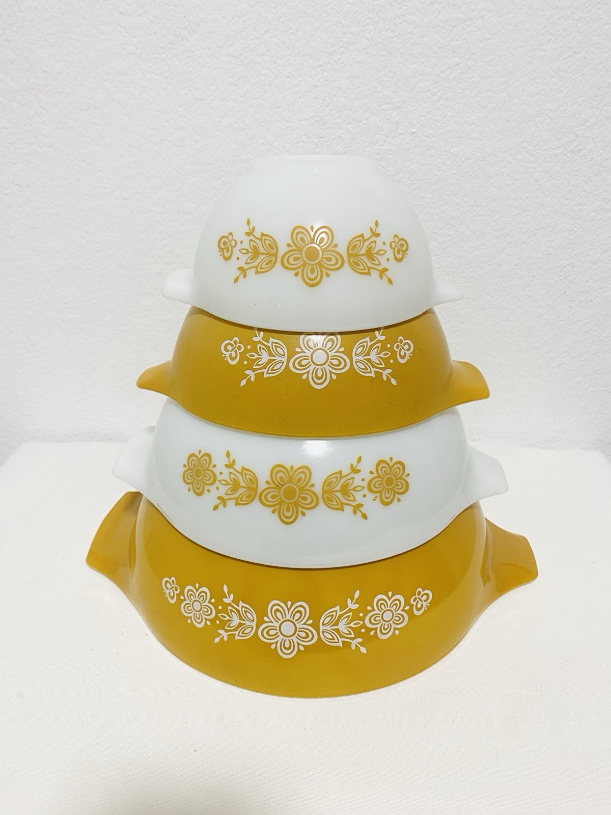Pyrex Butterfly Gold Nesting/Mixing Bowls Vintage 1970s Pyrex Butterfly Gold Nesting/Mixing Bowls Vintage 1970s
