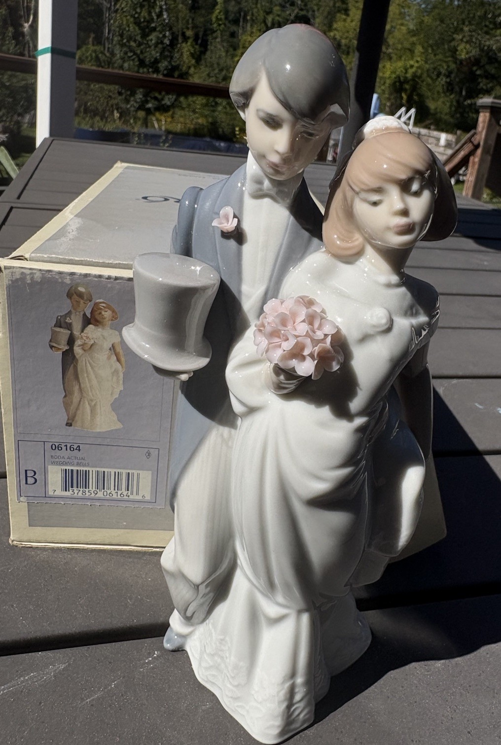Lladro Figurine WEDDING BELLS #6164 in Box Gloss Finish Excellent Condition Lladro Figurine WEDDING BELLS #6164 in Box Gloss Finish Excellent Condition