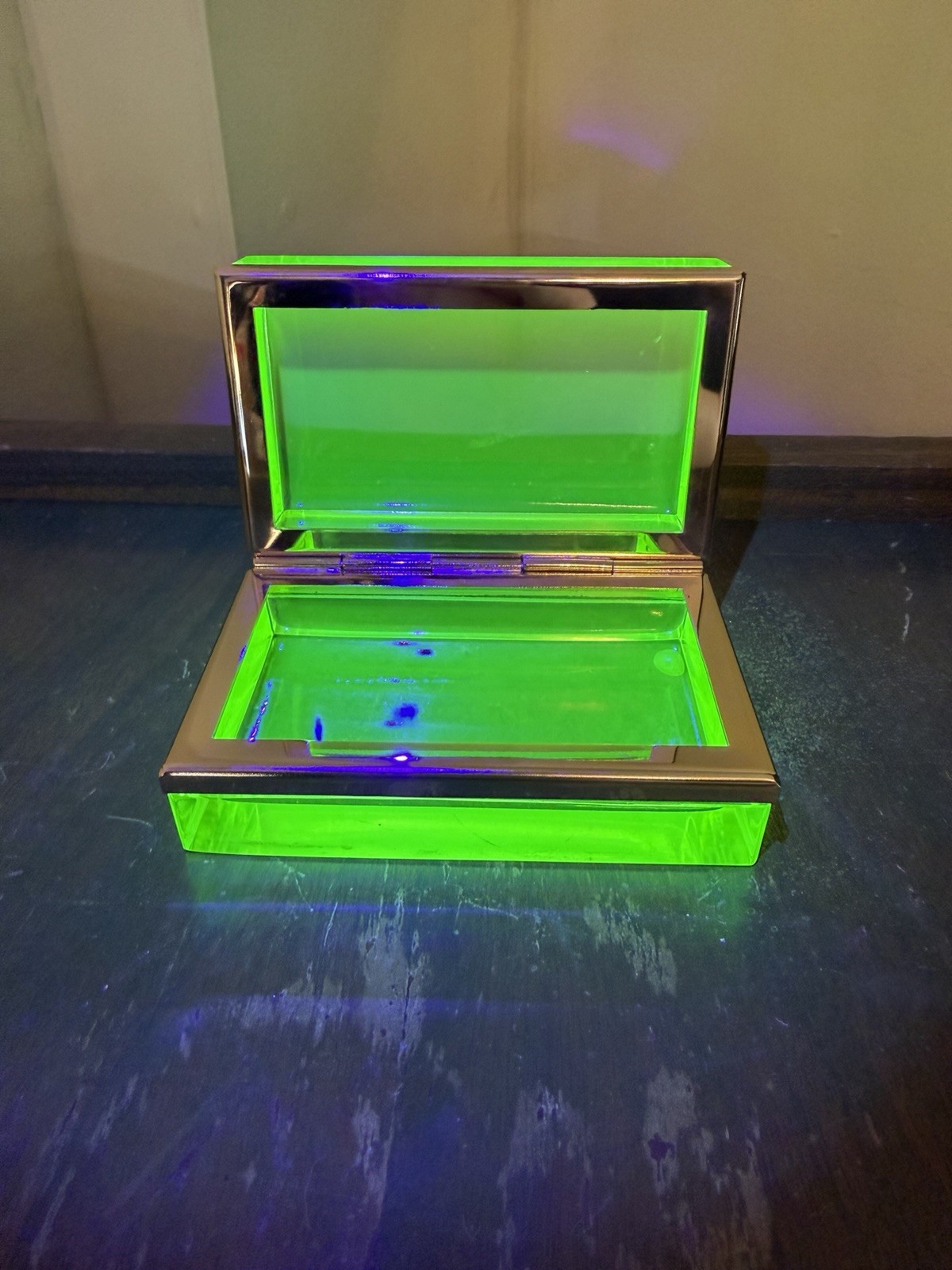 Vintage Murano Vaseline Uranium Glass Casket Box