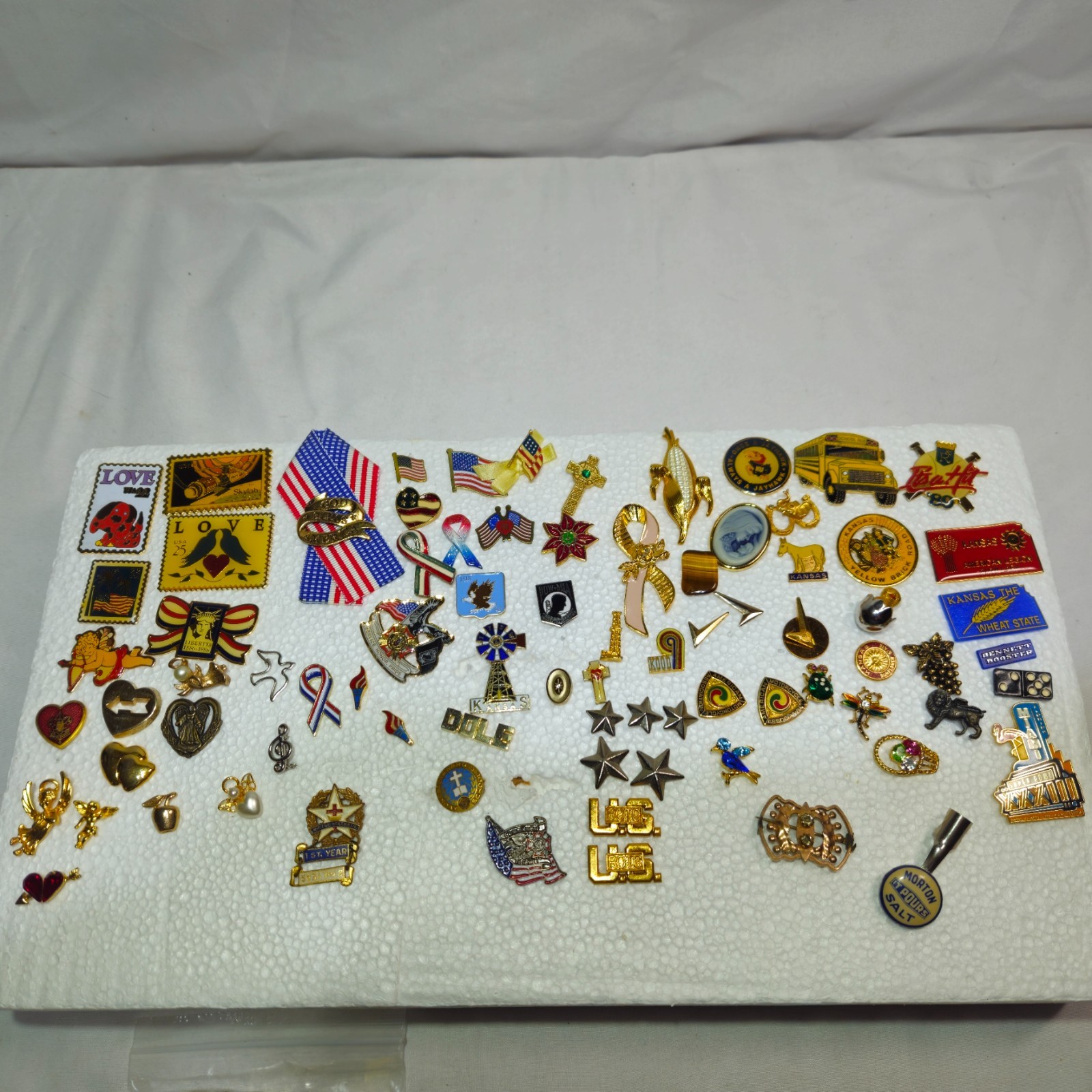 VINTAGE big lot of gold tone & silver tone assorted pins