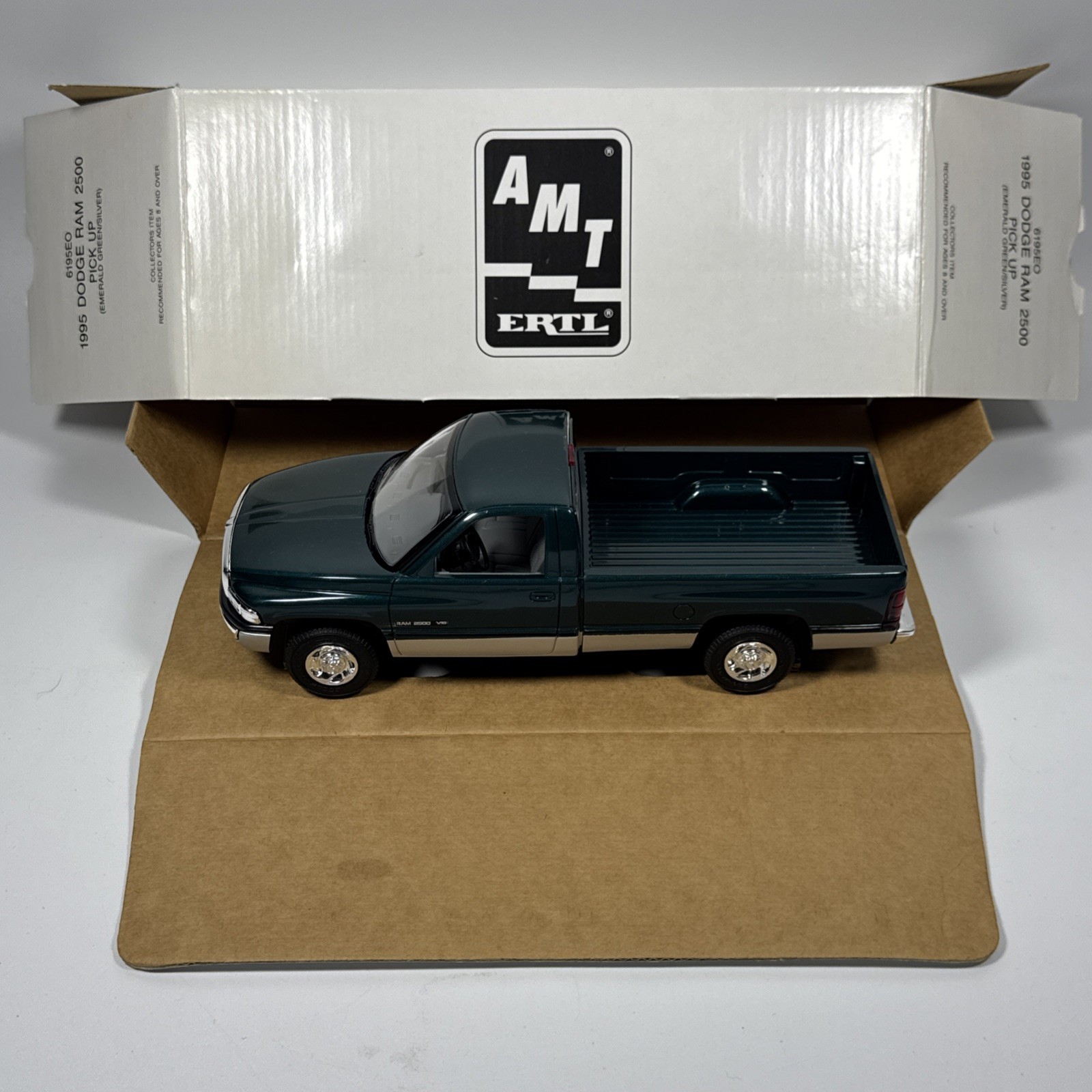 AMT/Ertl #6195EO 1995 Dodge Ram 2500 P/U 1/25 Promo Plastic Truck -Emerald Green AMT/Ertl #6195EO 1995 Dodge Ram 2500 P/U 1/25 Promo Plastic Truck -Emerald Green