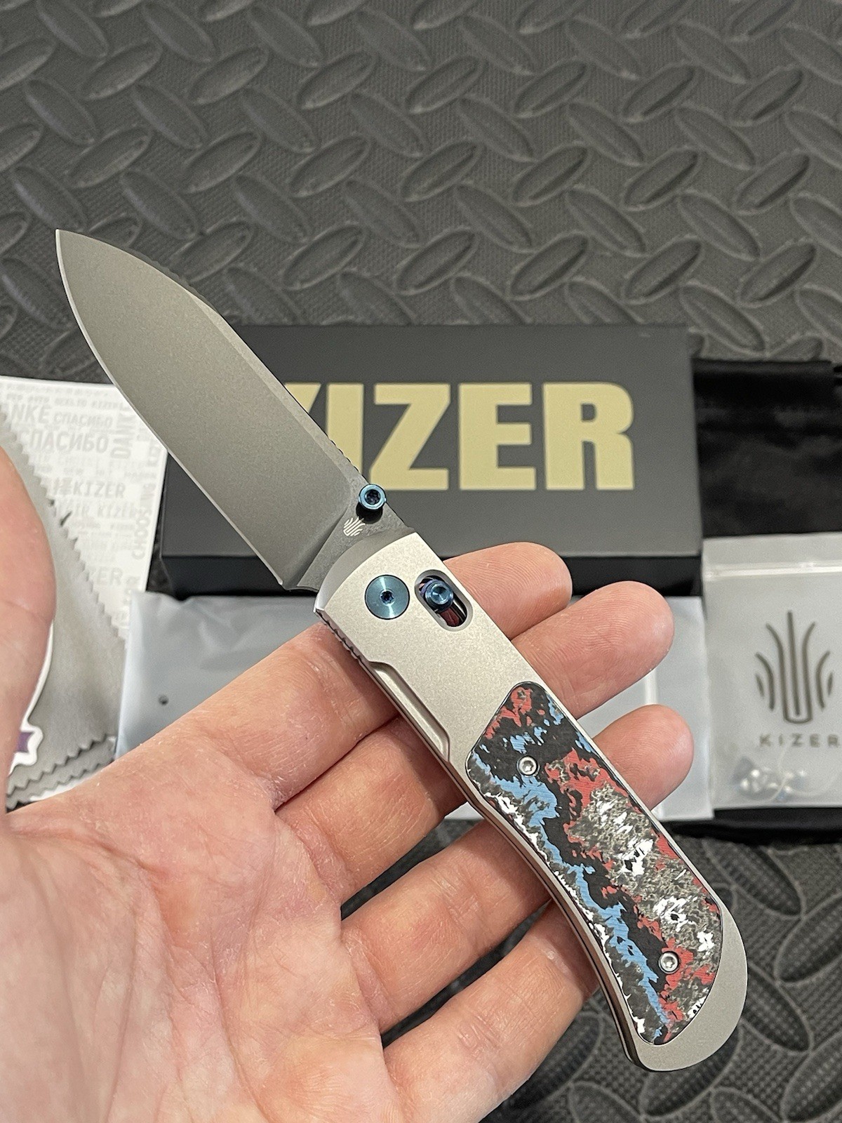 Kizer Knives - Tycho - Titanium & Fat Carbon Fiber Scales w/ a M390 Blade. Kizer Knives - Tycho - Titanium & Fat Carbon Fiber Scales w/ a M390 Blade.