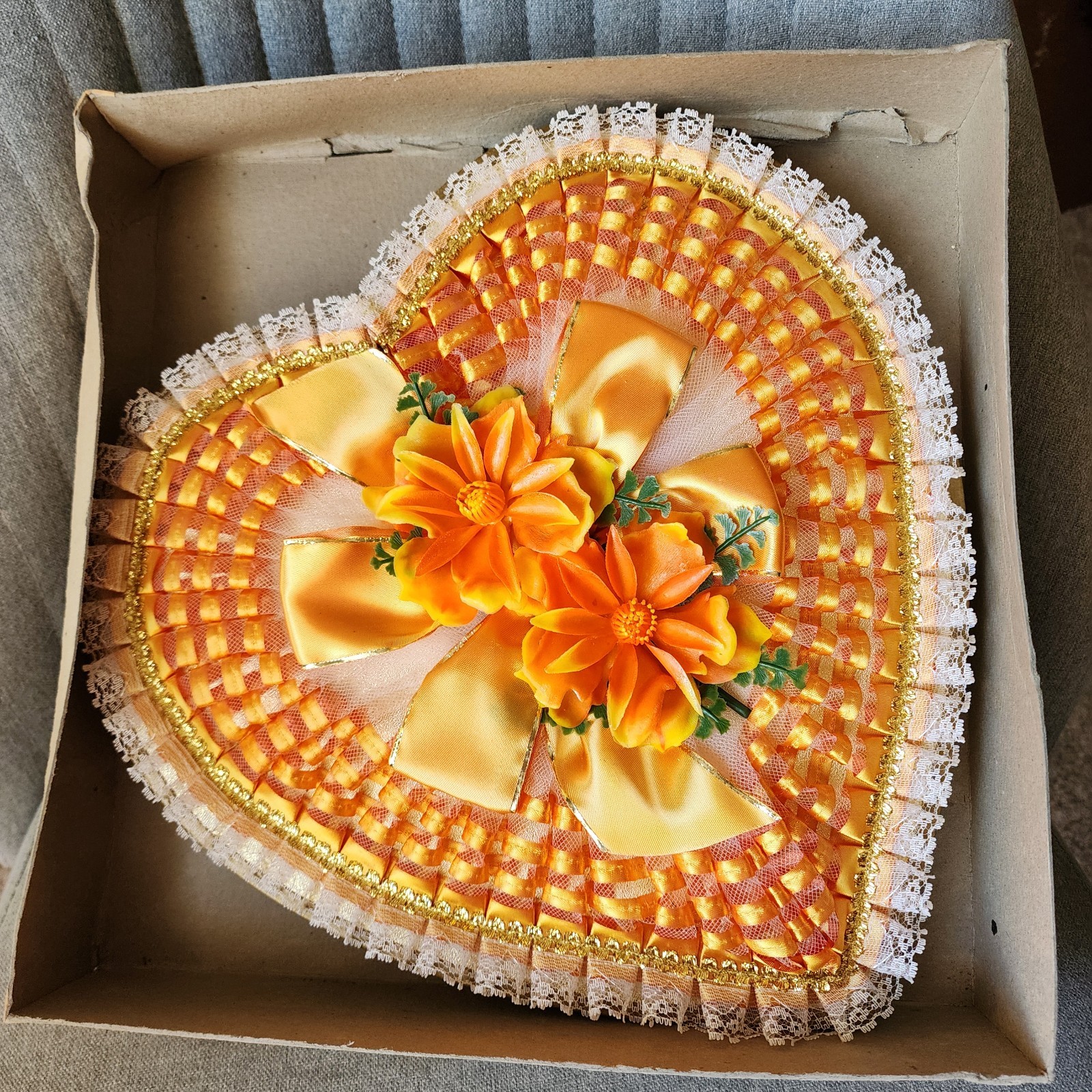 Vintage 70s Whitman\'s Chocolate Lace Floral Orange 13in. Large Heart Box 0581 Vintage 70s Whitman\'s Chocolate Lace Floral Orange 13in. Large Heart Box 0581