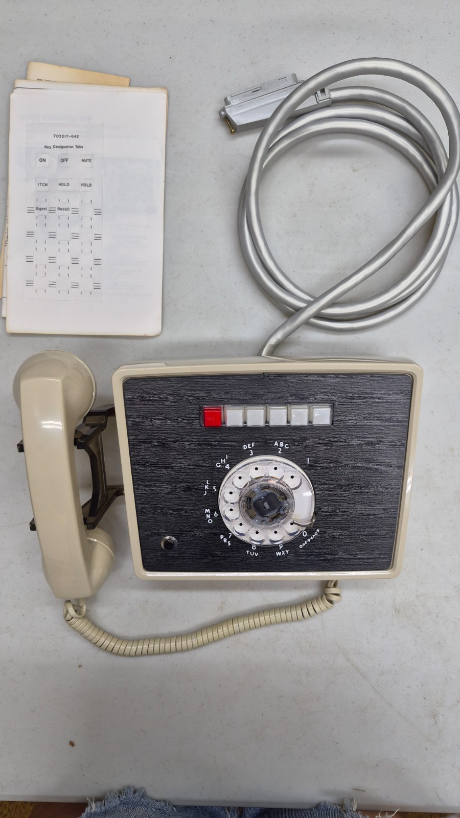 Comdial vintage 6-Button Multi-Line Office Phone 0864-AS-NW-046S *Rare* Comdial vintage 6-Button Multi-Line Office Phone 0864-AS-NW-046S *Rare*