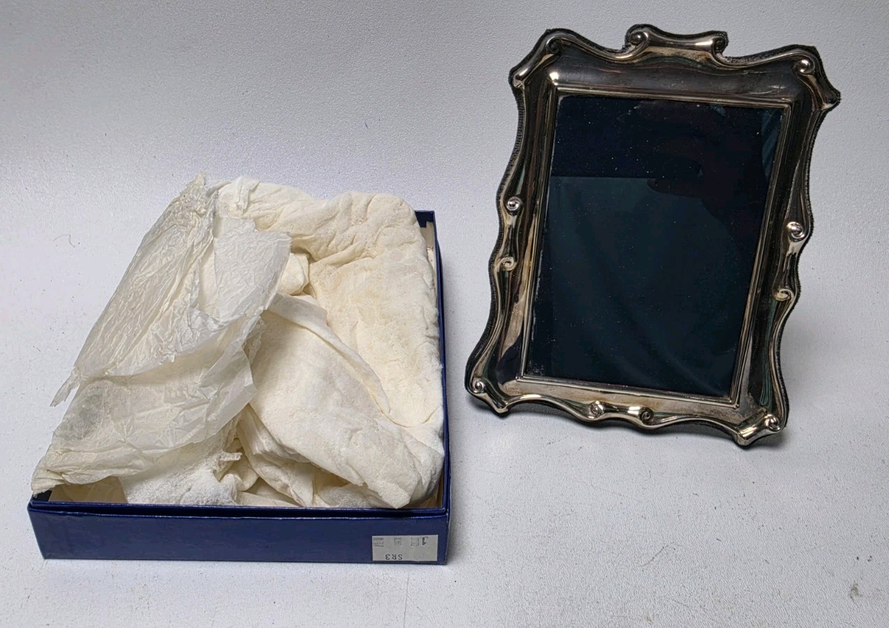 Vintage Elegant Scroll Sheffield England Sterling Silver Frame For 4x6 Photo Vintage Elegant Scroll Sheffield England Sterling Silver Frame For 4x6 Photo