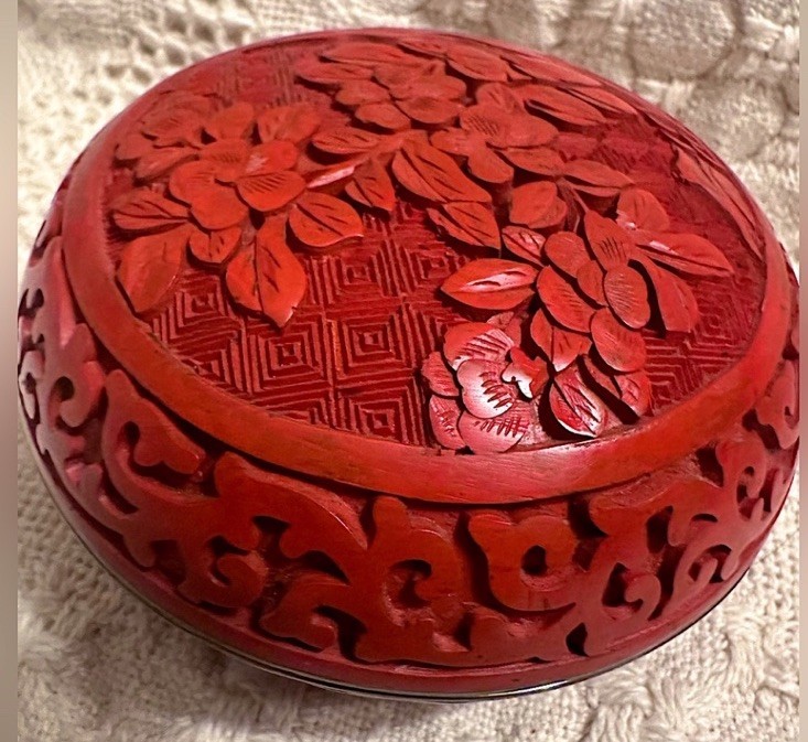 Vtg. 1950\'s Chinese Hand Carved Round Cinnabar Box 6\ Vtg. 1950\'s Chinese Hand Carved Round Cinnabar Box 6\